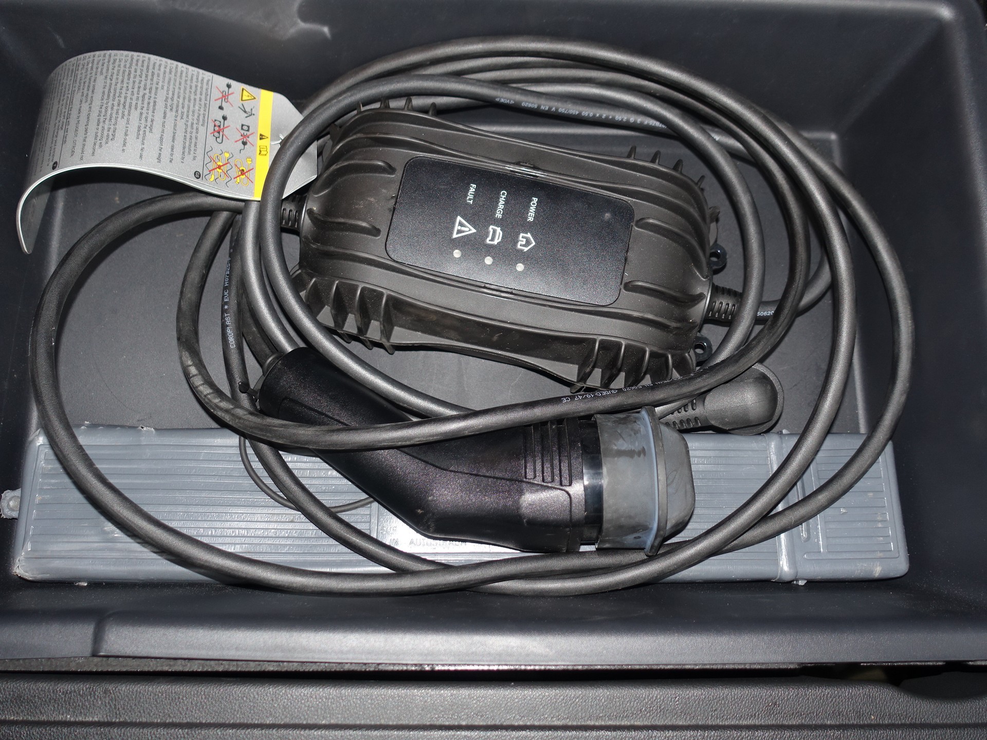 OPEL Grandland X 1.6 Hybrid4 Ultimate Automatik-image-19