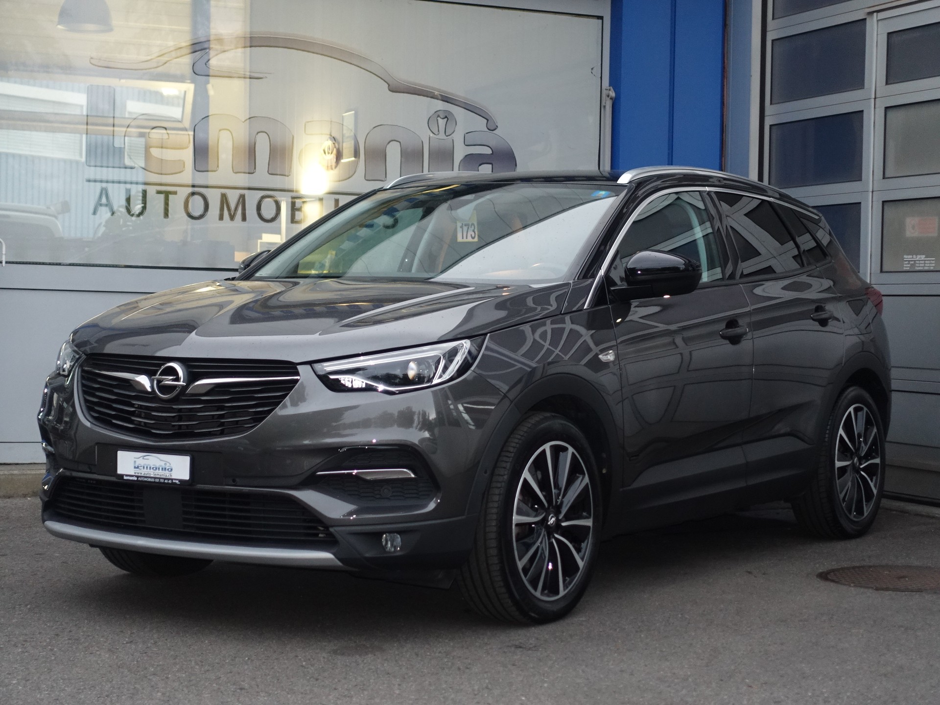 OPEL Grandland X 1.6 Hybrid4 Ultimate Automatik-image-1