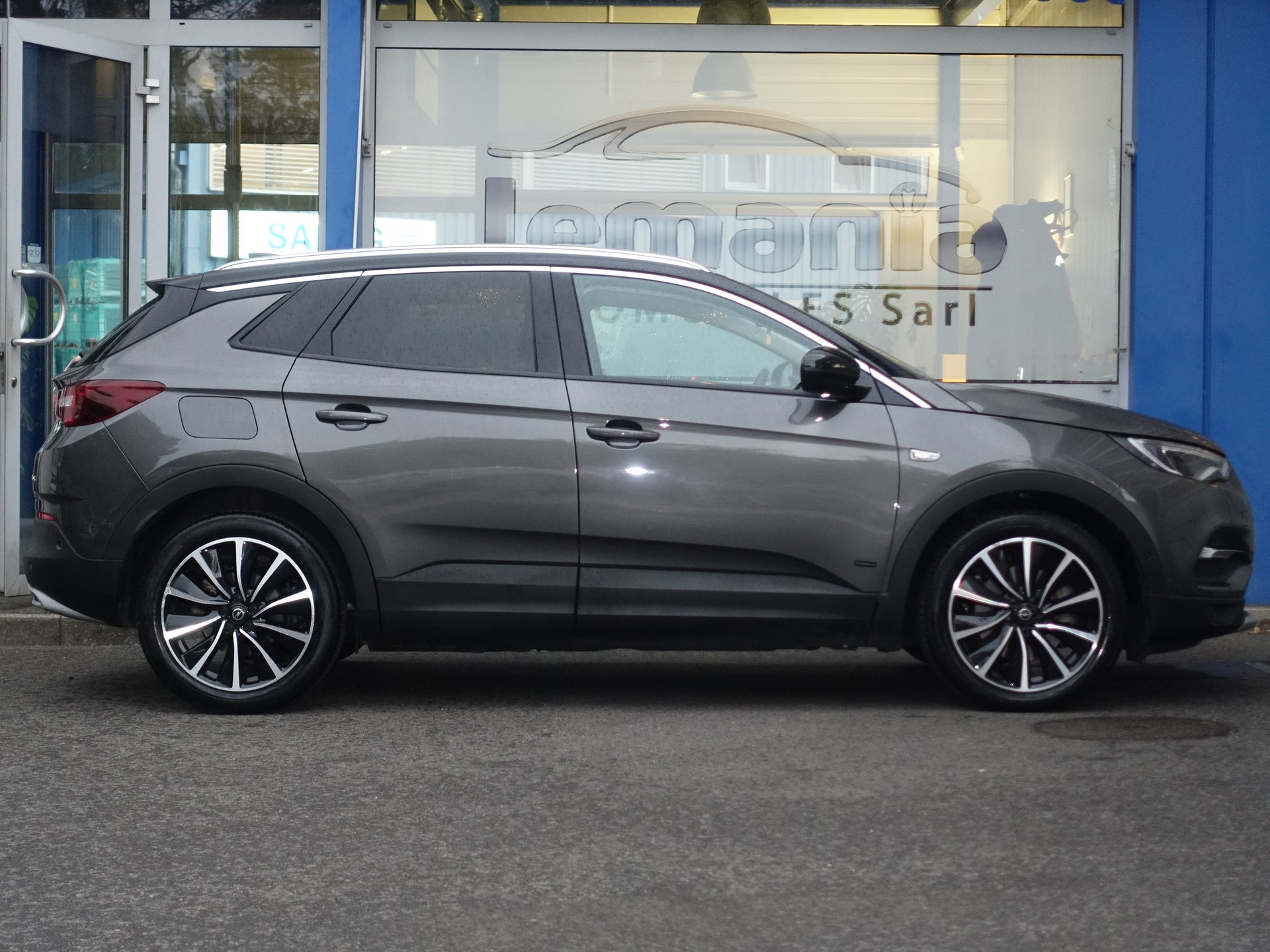 OPEL Grandland X 1.6 Hybrid4 Ultimate Automatik-image-6