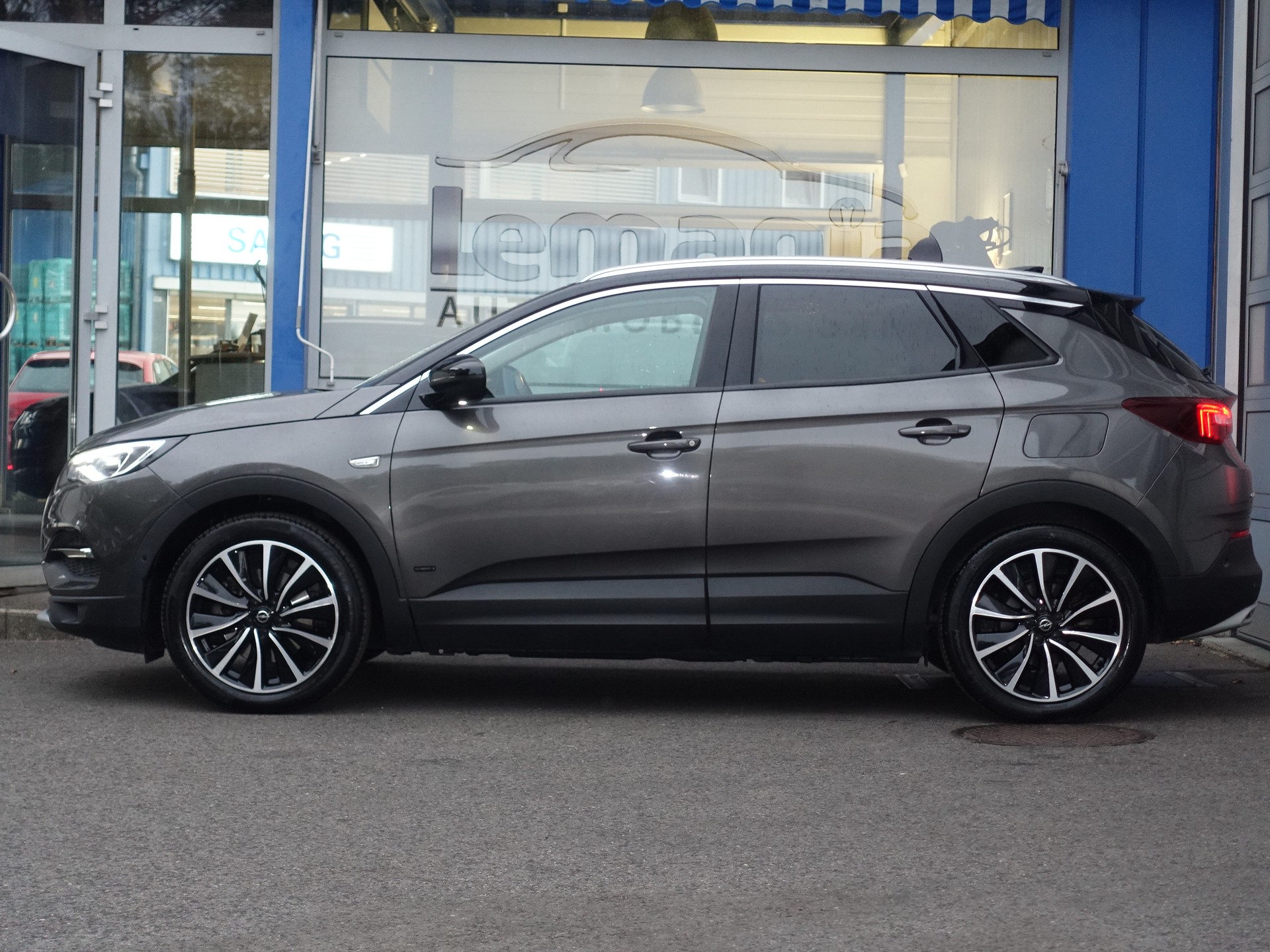 OPEL Grandland X 1.6 Hybrid4 Ultimate Automatik-image-7