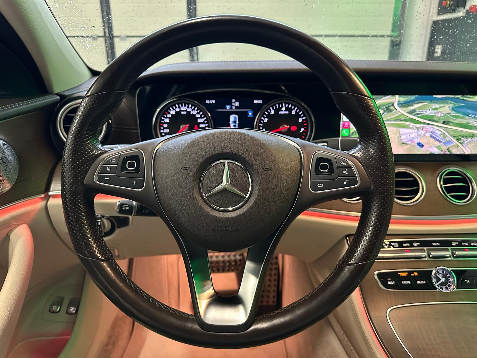 MERCEDES-BENZ E 200 Avantgarde 4 Matic 9G-Tronic *Toit ouvrant*Attelage*Carplay-image-17