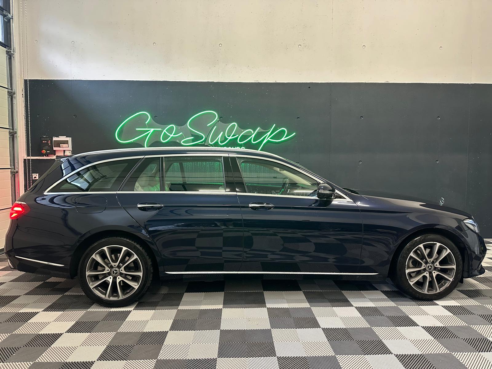 MERCEDES-BENZ E 200 Avantgarde 4 Matic 9G-Tronic *Toit ouvrant*Attelage*Carplay-image-6