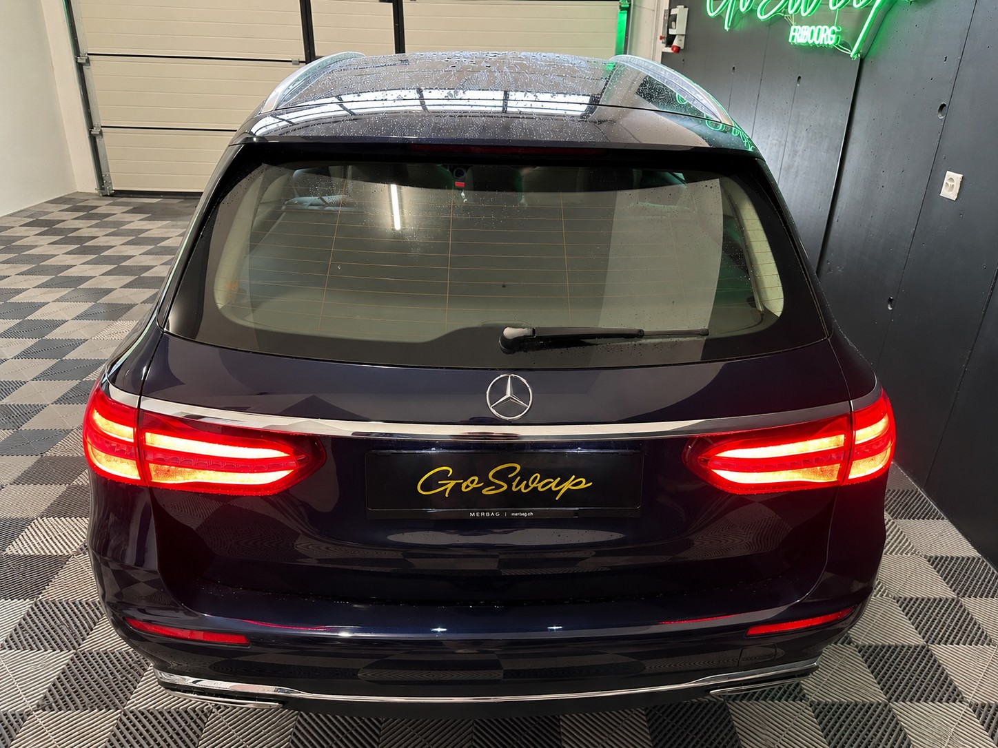 MERCEDES-BENZ E 200 Avantgarde 4 Matic 9G-Tronic *Toit ouvrant*Attelage*Carplay-image-4