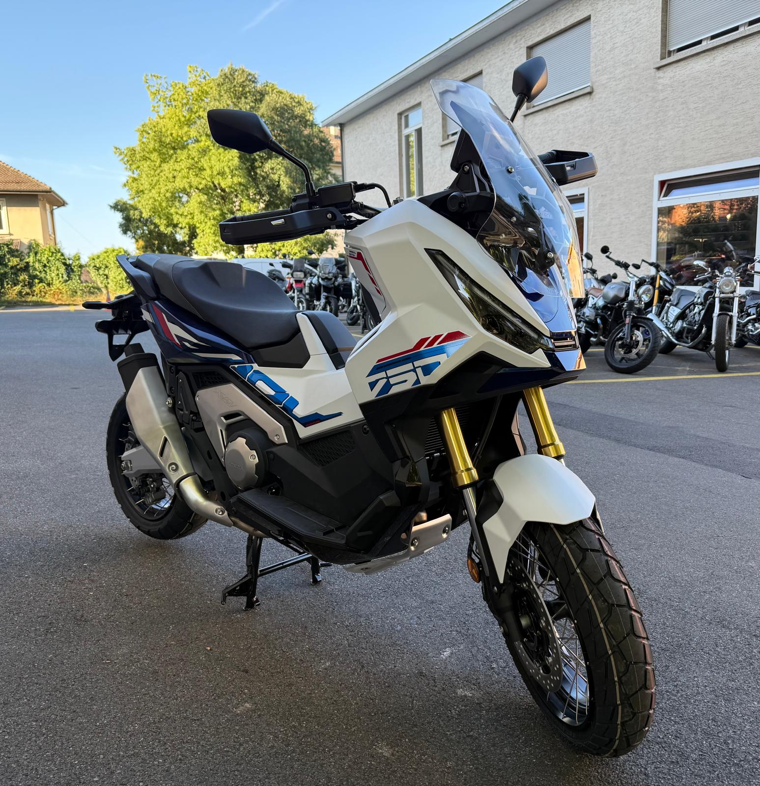 HONDA X-ADV 750 (35kW)-showroom-element-1