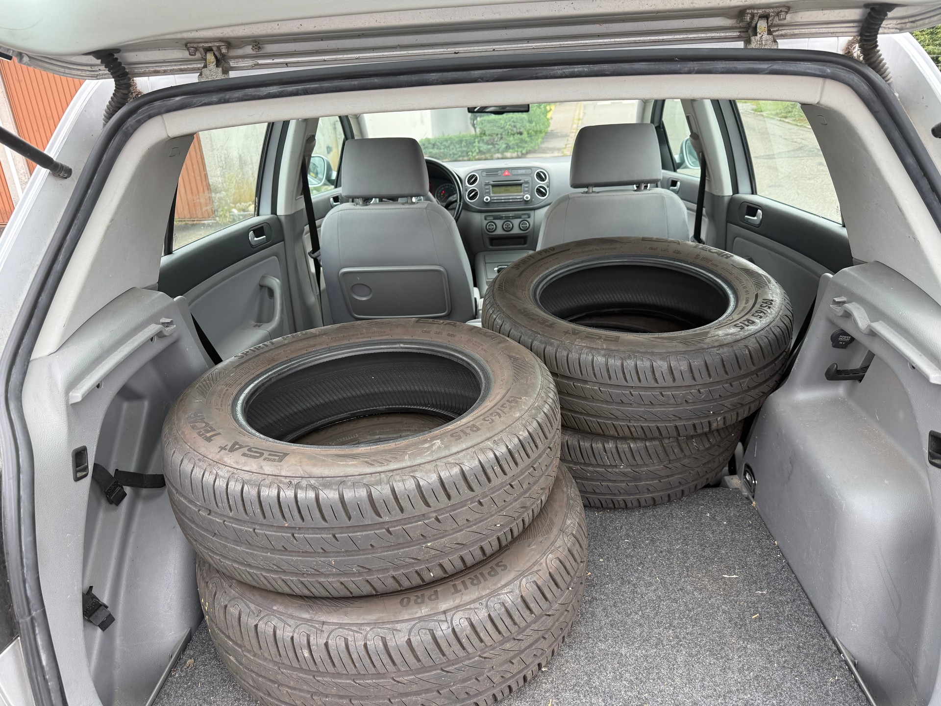 VW Golf Plus 2.0 FSI Comfortline-image-9