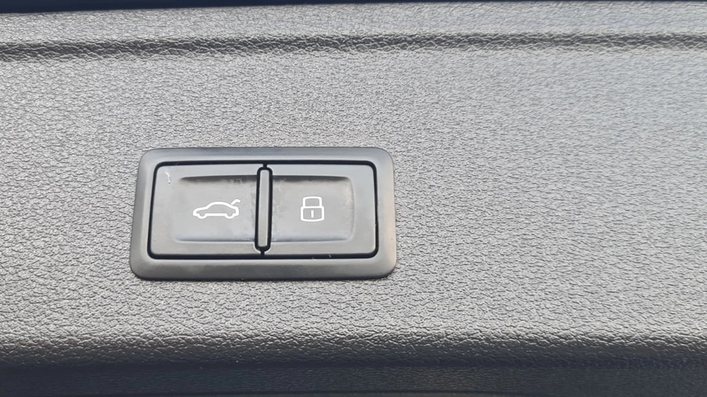 AUDI A4 Avant 35 TDI advanced S-tronic ** Frisch Ab MFK & Service **-image-6