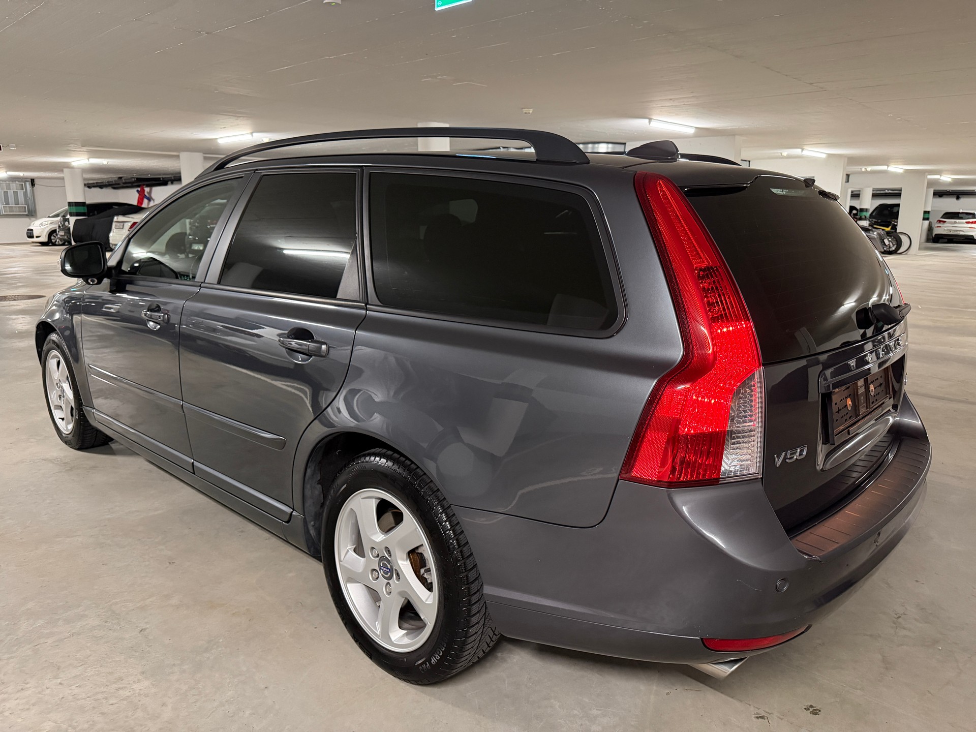 VOLVO 2.0 D4 Momentum-image-2