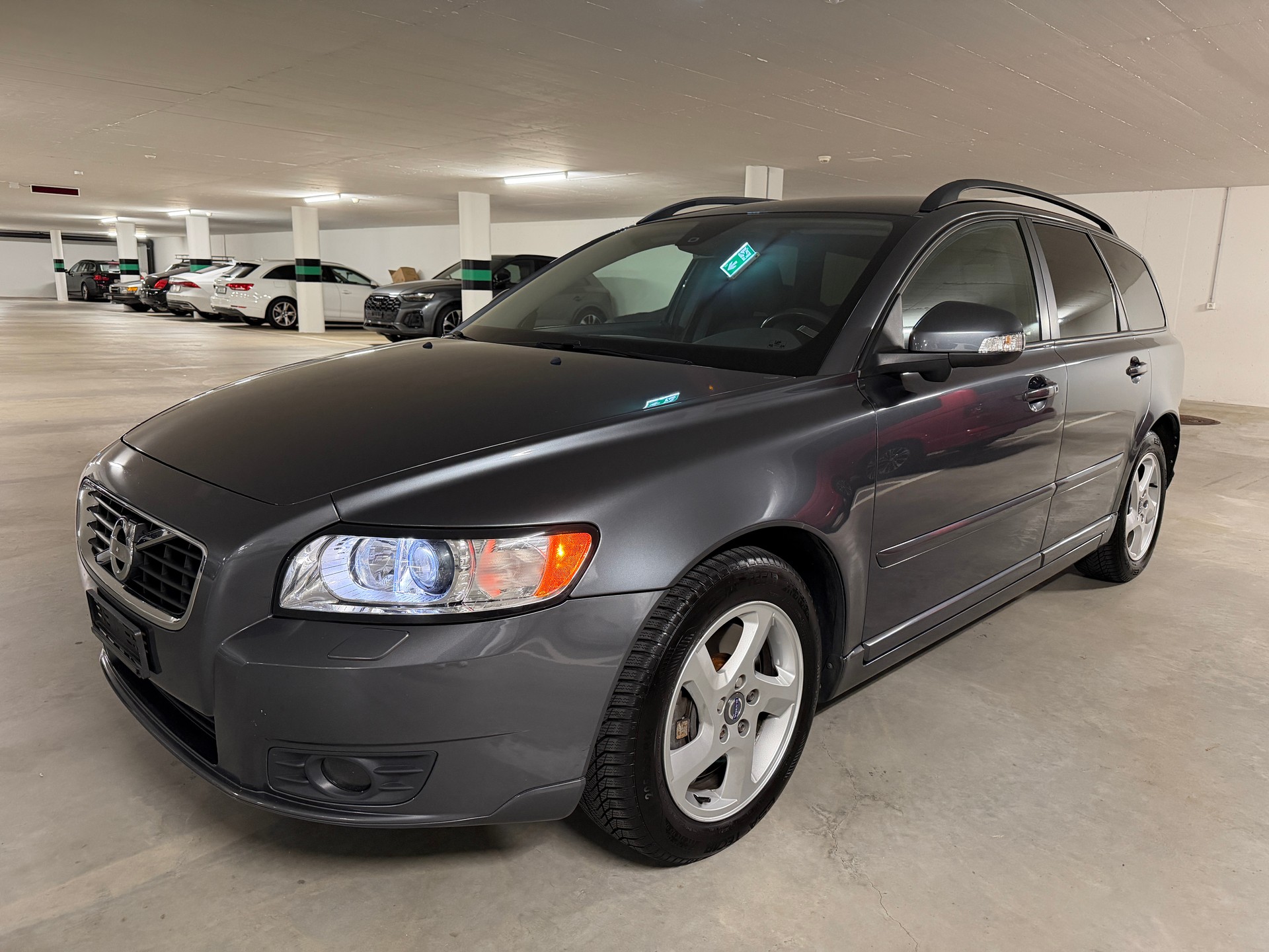 VOLVO 2.0 D4 Momentum-image-0