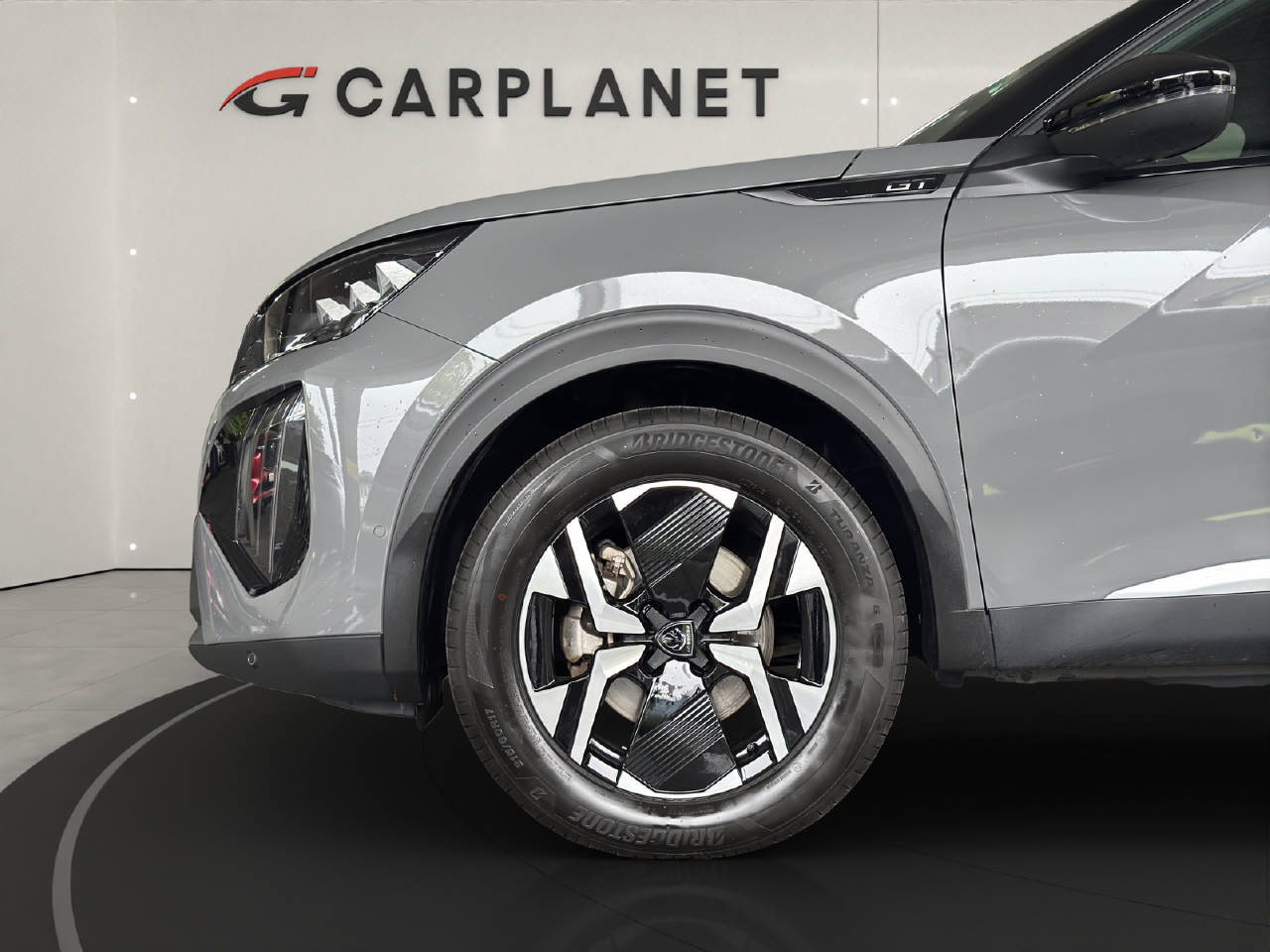 PEUGEOT 2008 1.2 Hybrid 145 PS GT-image-3