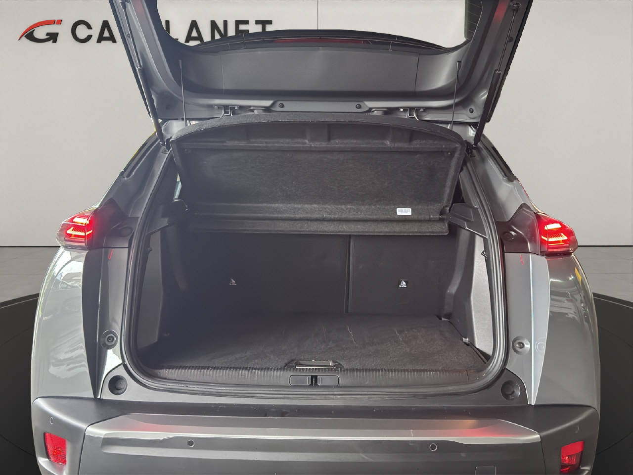 PEUGEOT 2008 1.2 Hybrid 145 PS GT-image-18