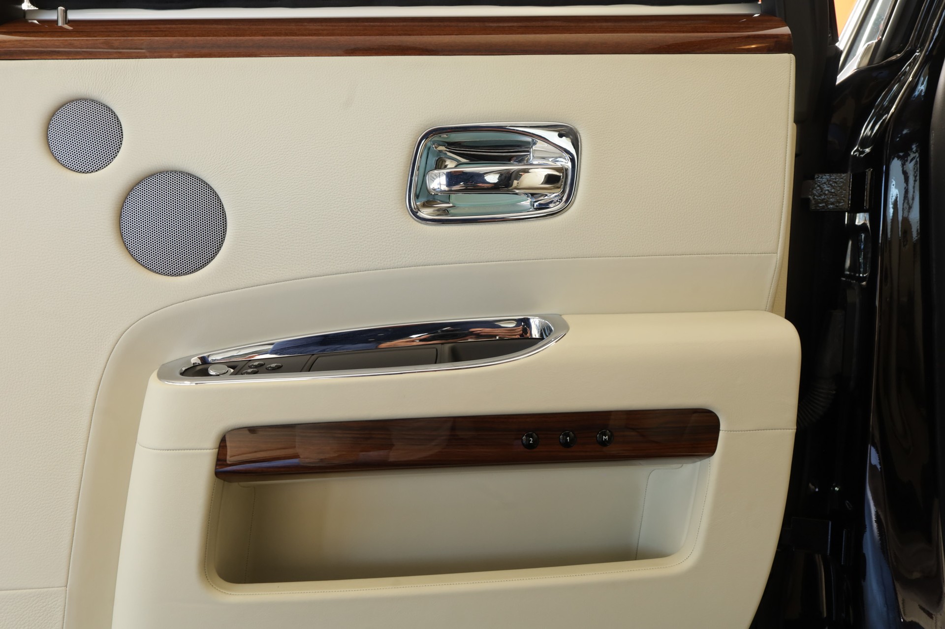 ROLLS-ROYCE Ghost 6.6 V12 EWB Diamond Black-image-40