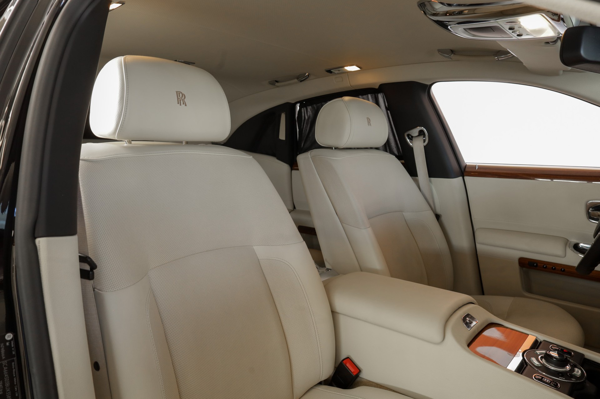 ROLLS-ROYCE Ghost 6.6 V12 EWB Diamond Black-image-17