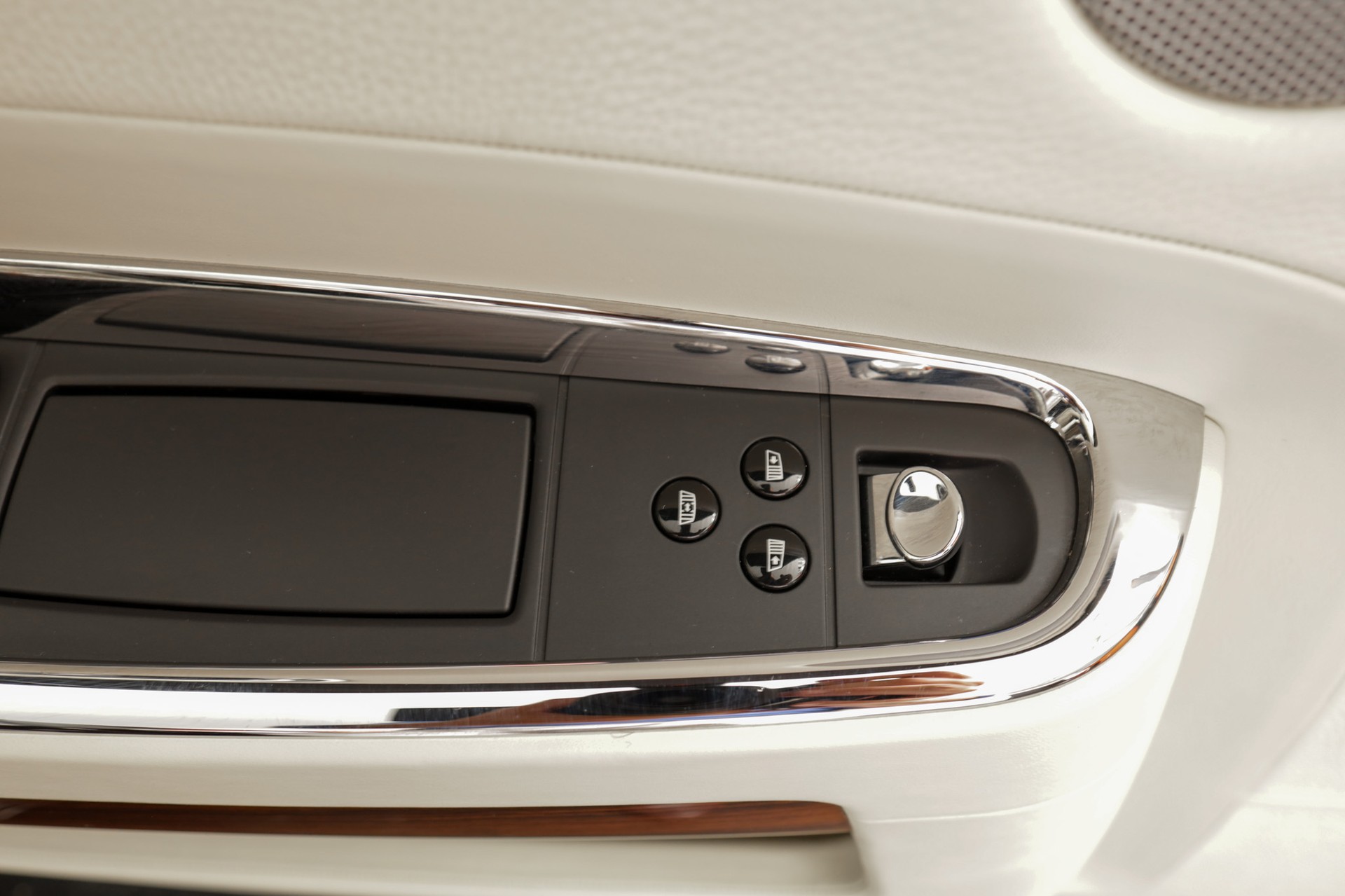 ROLLS-ROYCE Ghost 6.6 V12 EWB Diamond Black-image-24