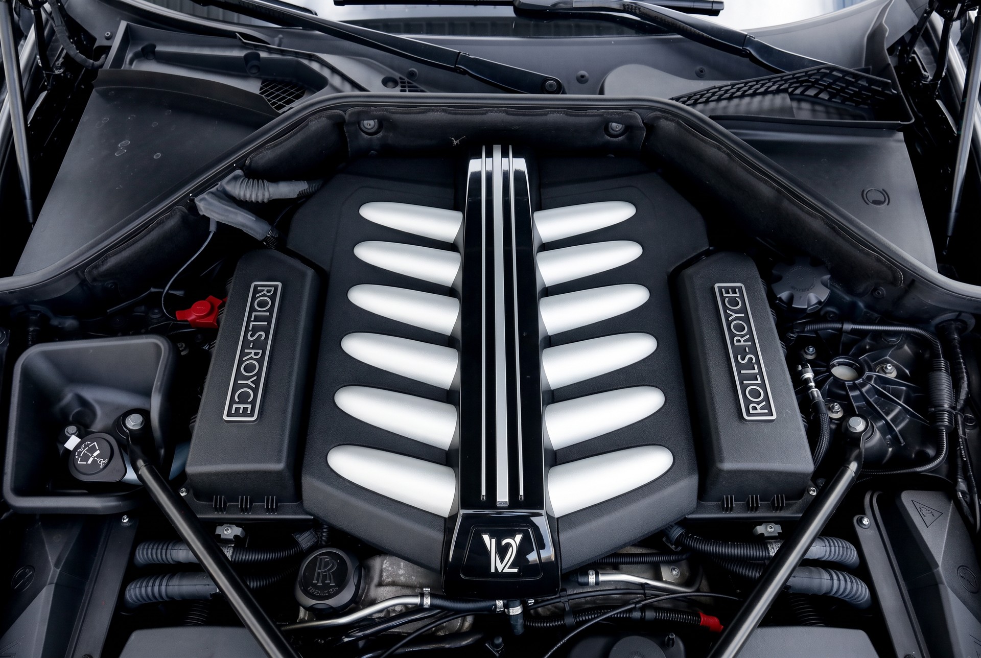 ROLLS-ROYCE Ghost 6.6 V12 EWB Diamond Black-image-11