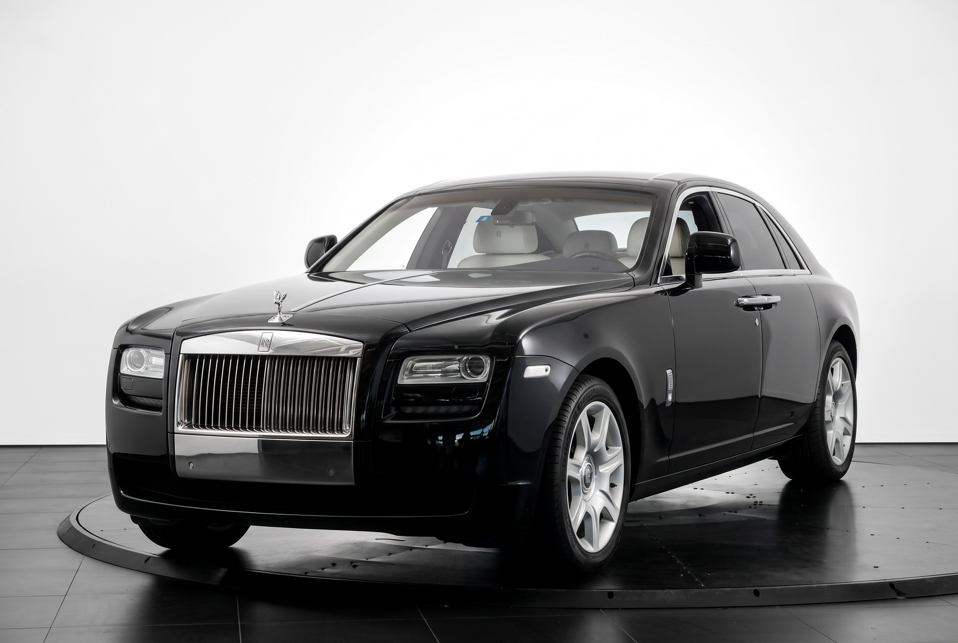 ROLLS-ROYCE Ghost 6.6 V12 EWB Diamond Black-image-5