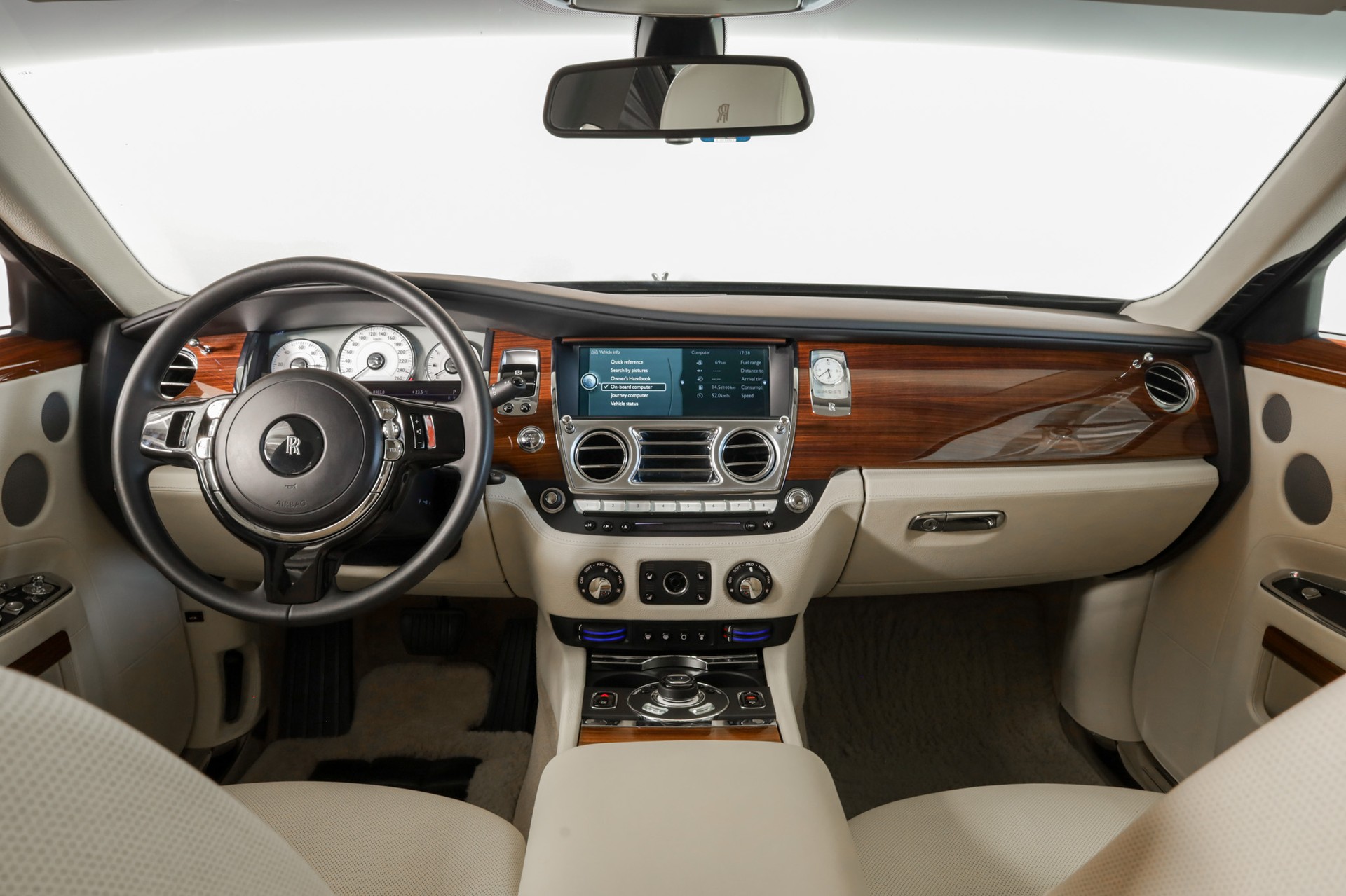ROLLS-ROYCE Ghost 6.6 V12 EWB Diamond Black-image-15