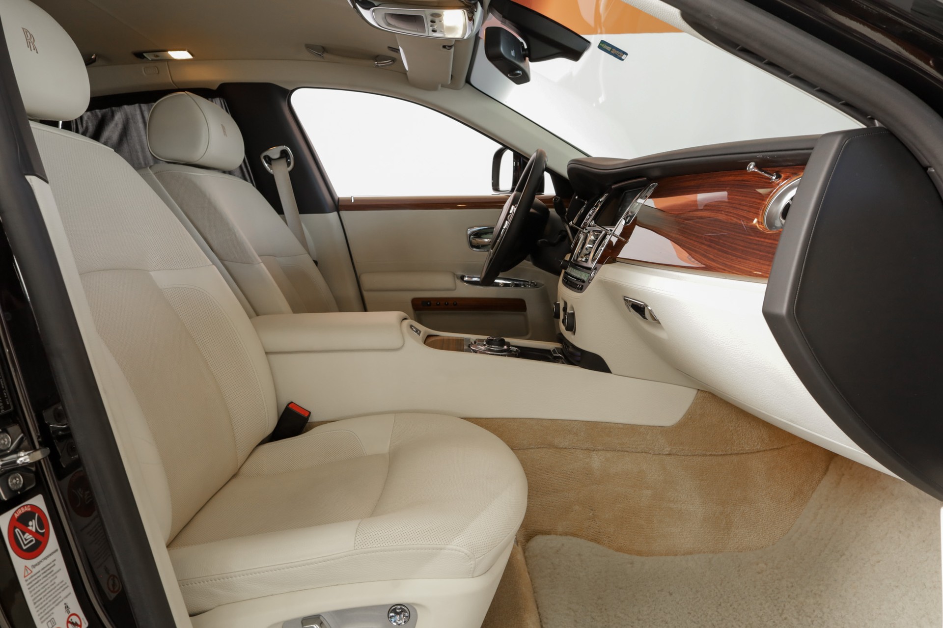 ROLLS-ROYCE Ghost 6.6 V12 EWB Diamond Black-image-12