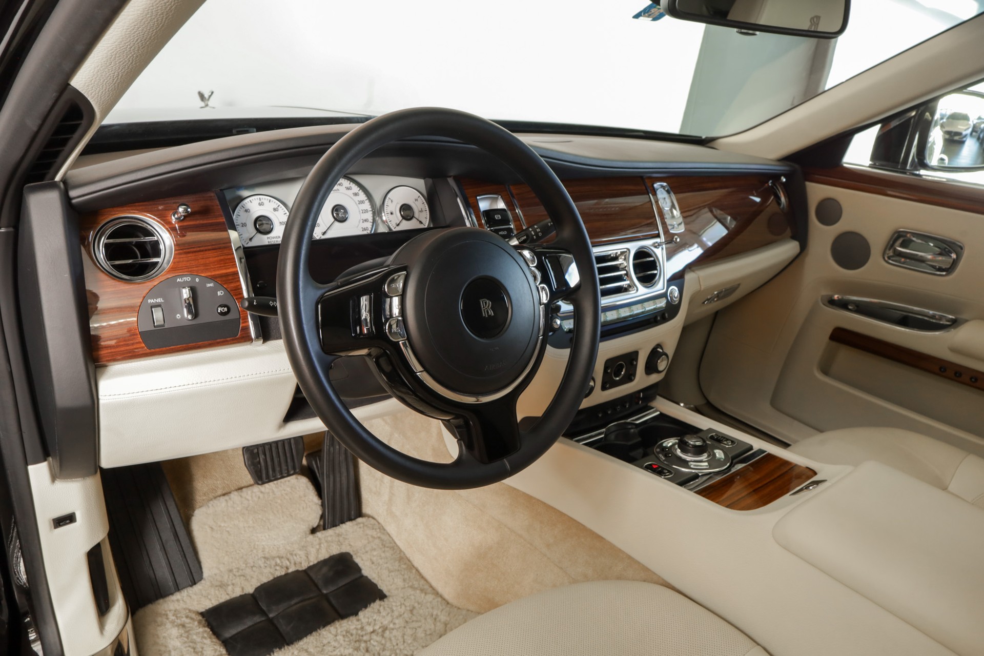 ROLLS-ROYCE Ghost 6.6 V12 EWB Diamond Black-image-14