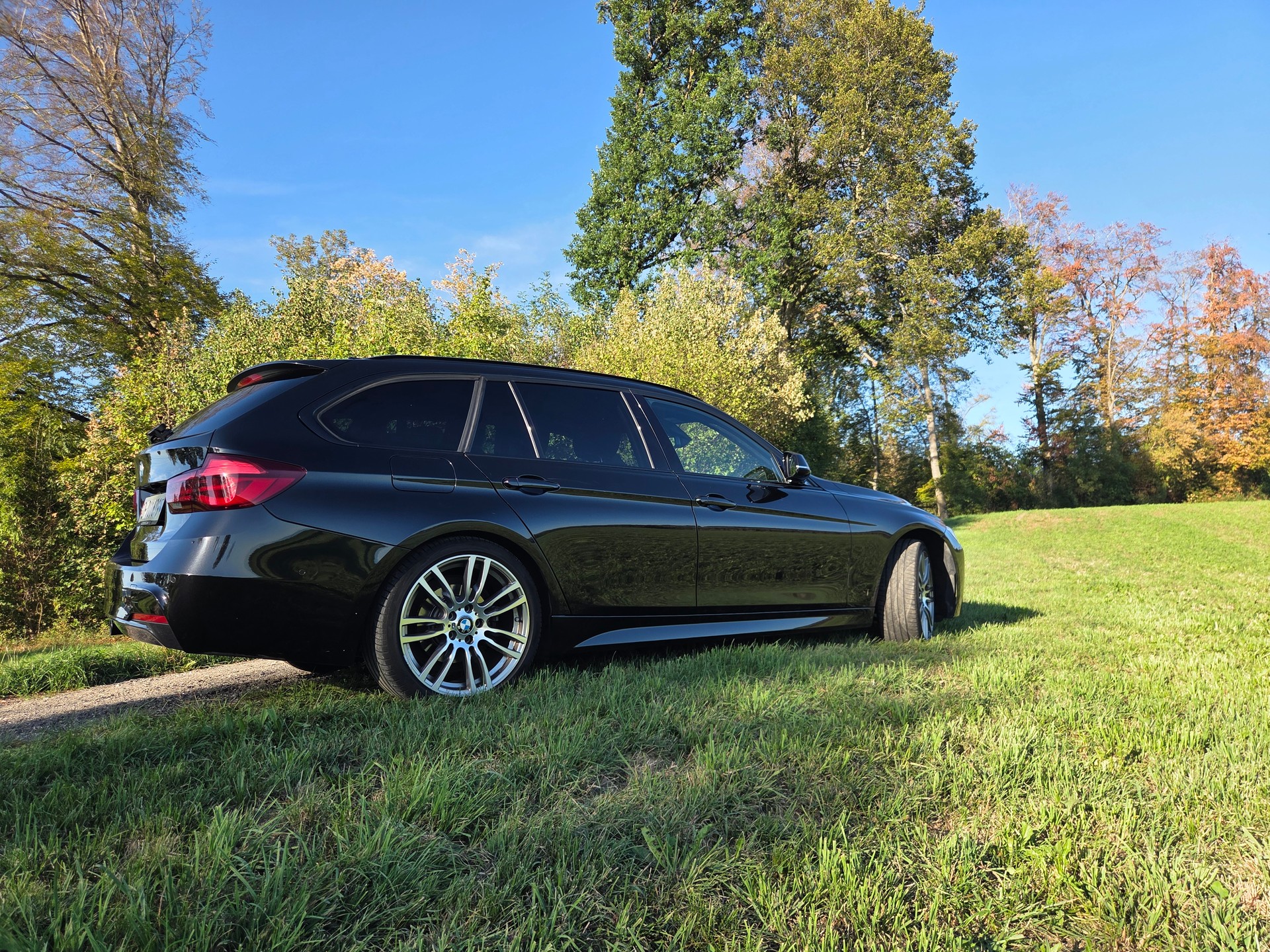 BMW 320d xDrive-image-1