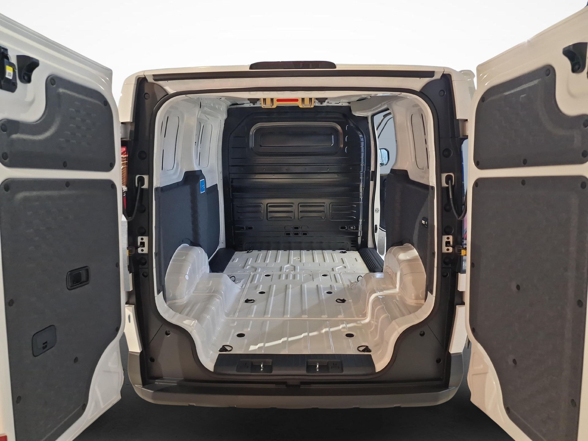 KIA PV5 Cargo 71.2 kWh Plus-image-10