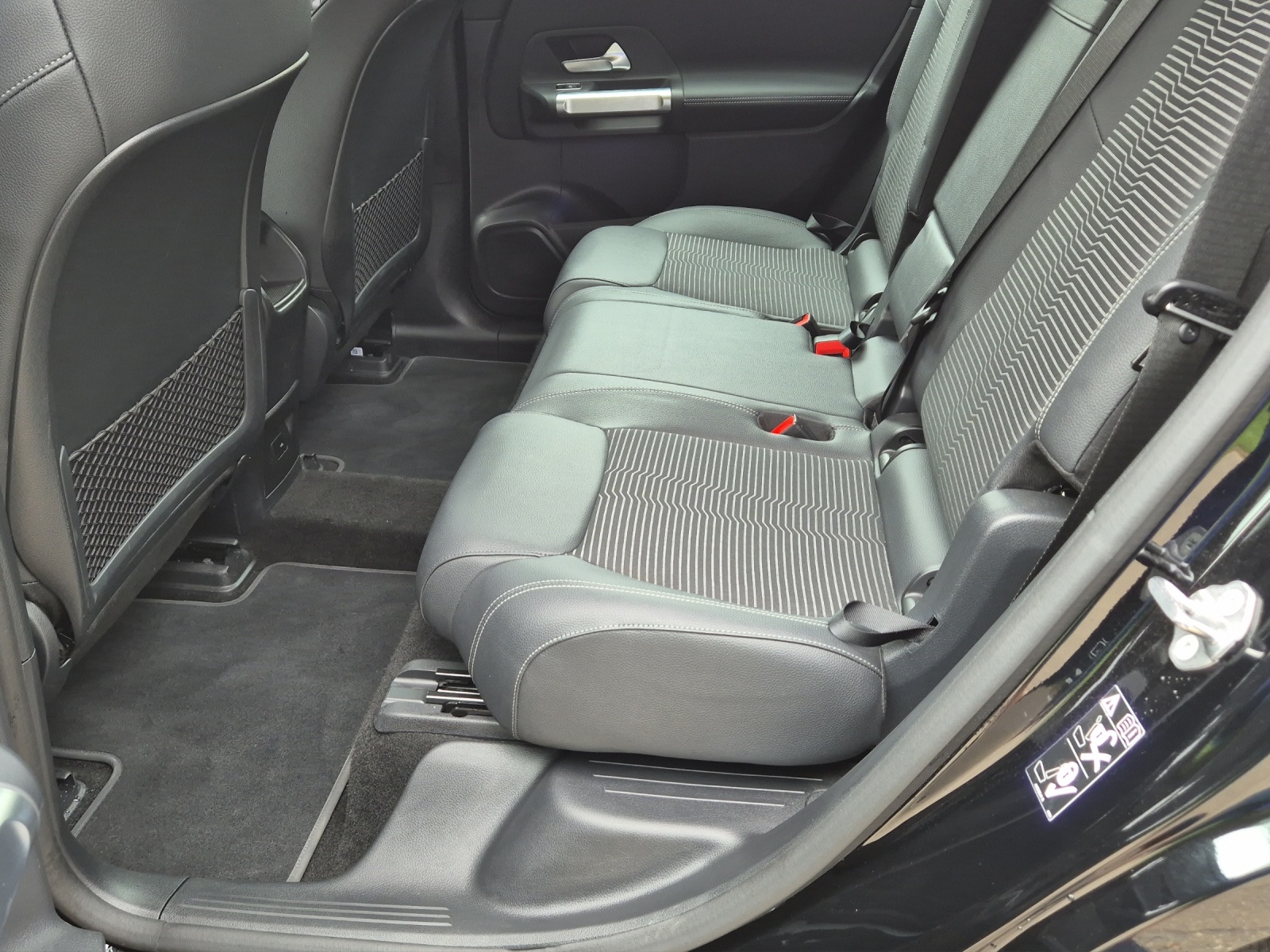 MERCEDES-BENZ EQB 300 4Matic*SOH 99%*-image-20