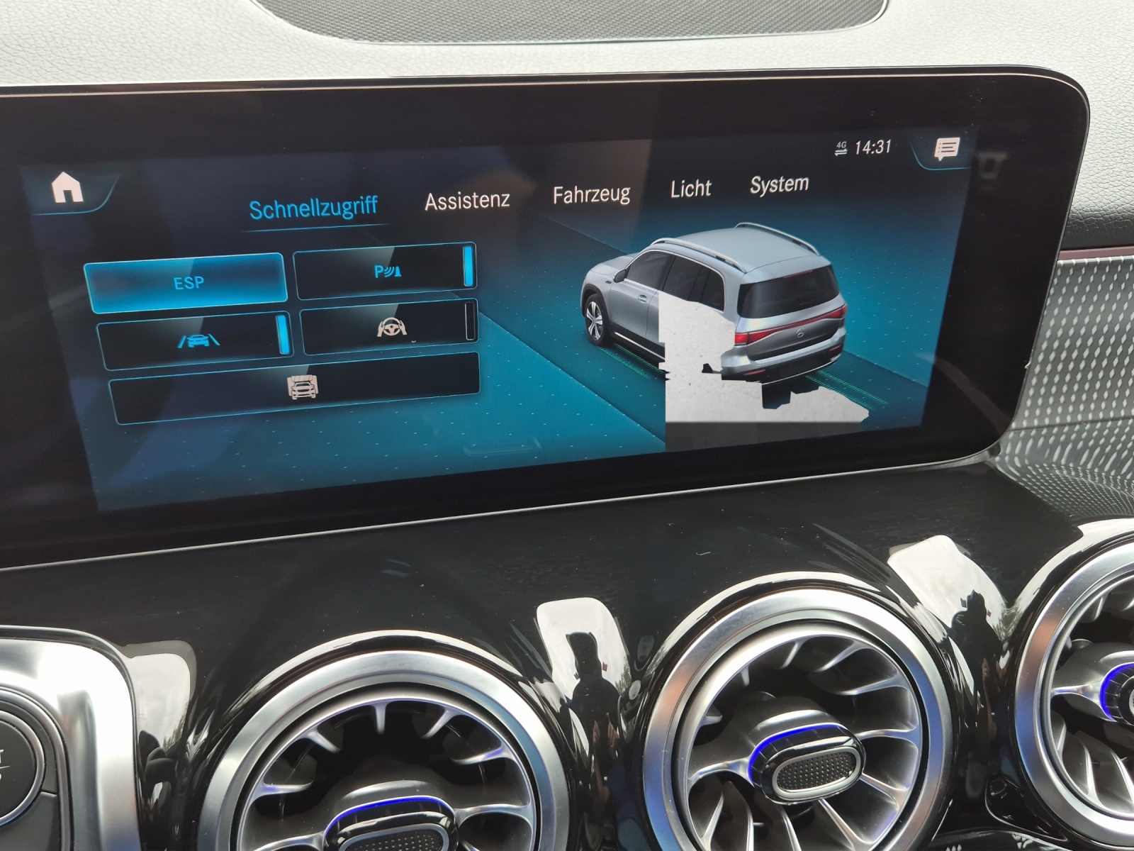 MERCEDES-BENZ EQB 300 4Matic*SOH 99%*-image-14