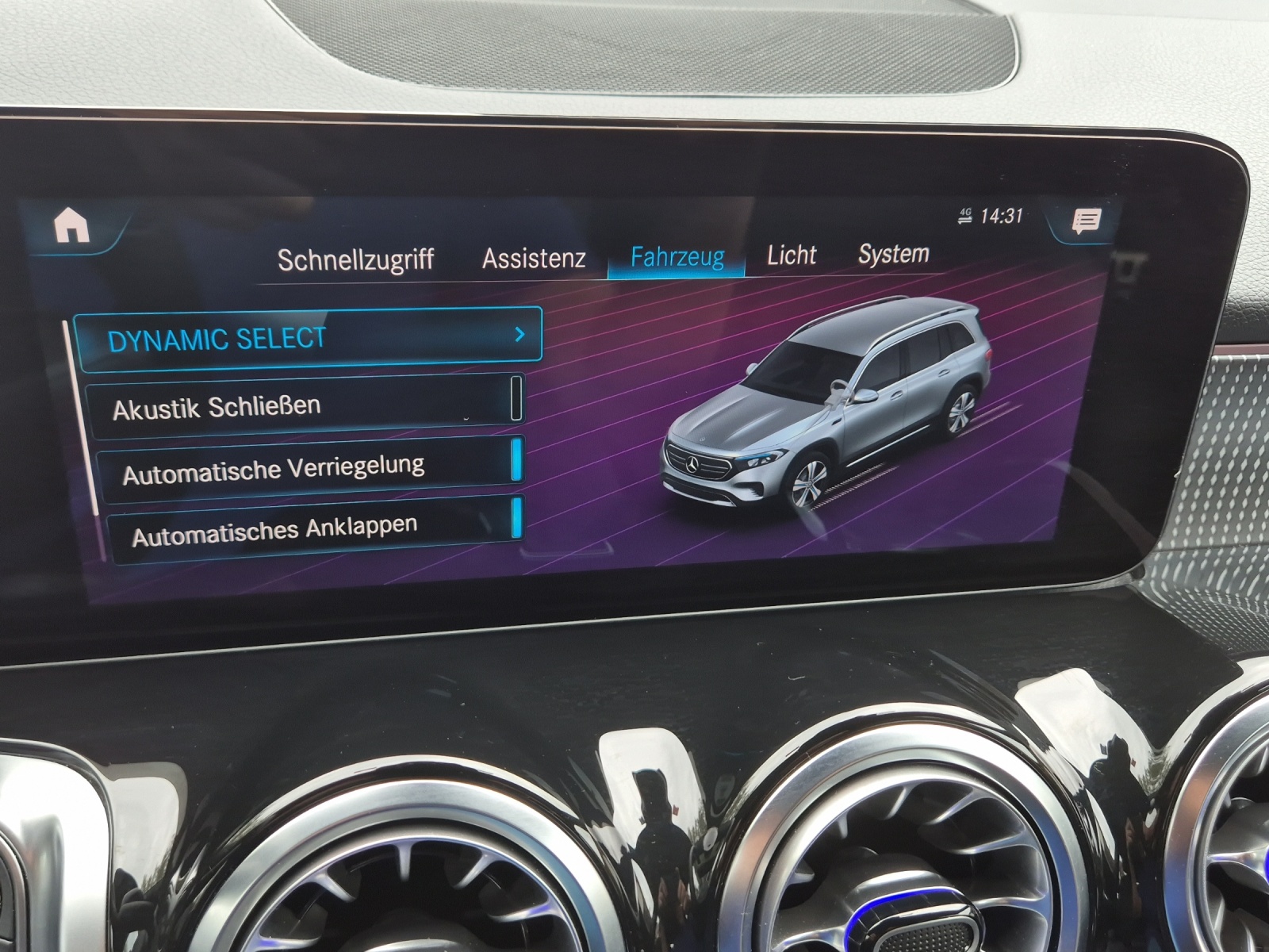 MERCEDES-BENZ EQB 300 4Matic*SOH 99%*-image-17