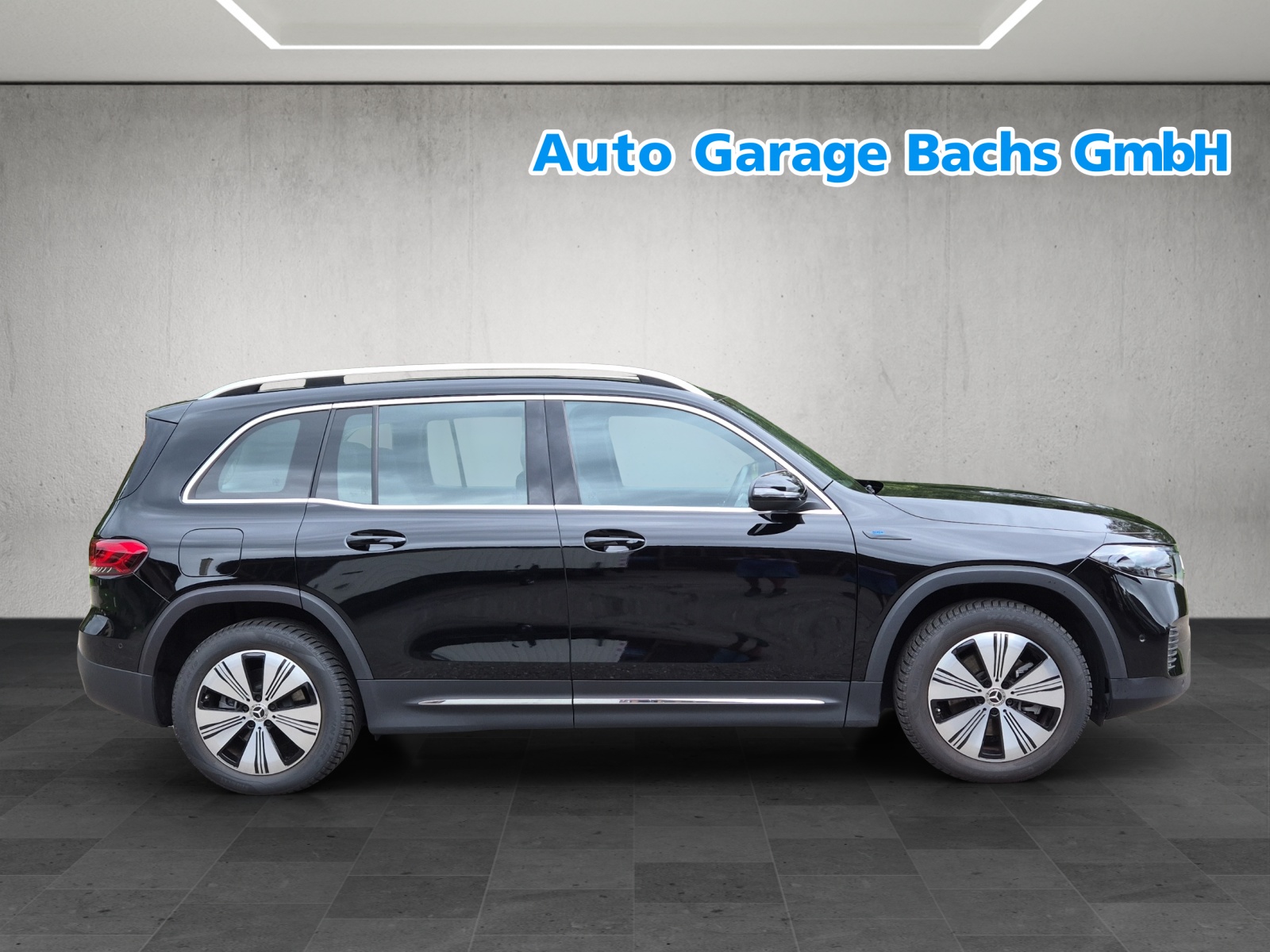 MERCEDES-BENZ EQB 300 4Matic*SOH 99%*-image-4