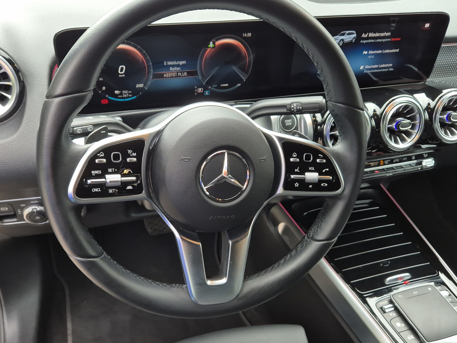 MERCEDES-BENZ EQB 300 4Matic*SOH 99%*-image-10