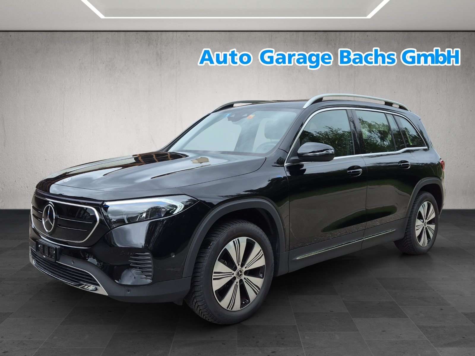 MERCEDES-BENZ EQB 300 4Matic*SOH 99%*-image-1