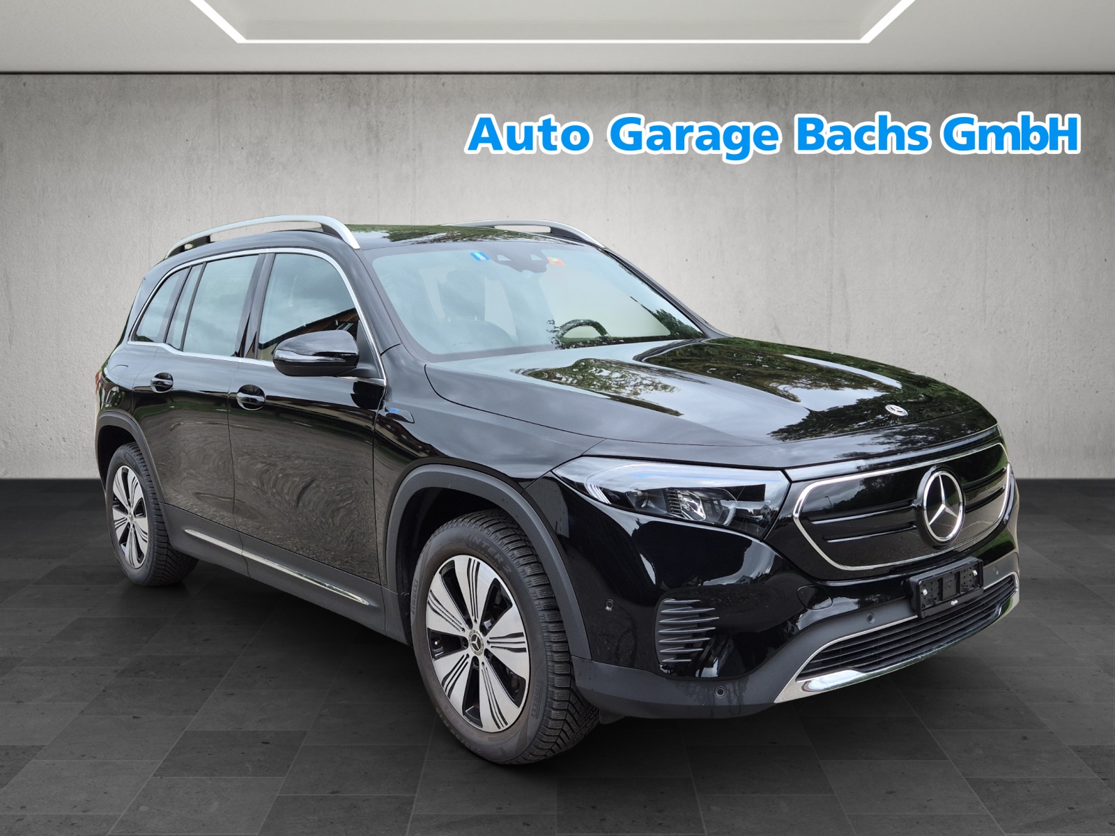 MERCEDES-BENZ EQB 300 4Matic*SOH 99%*-image-0