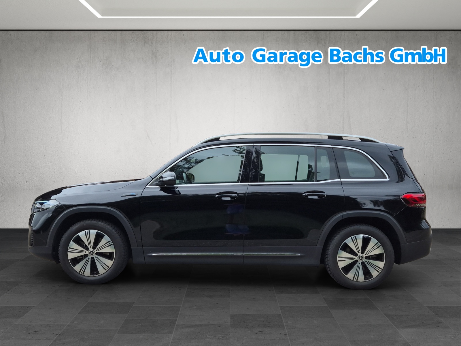MERCEDES-BENZ EQB 300 4Matic*SOH 99%*-image-3