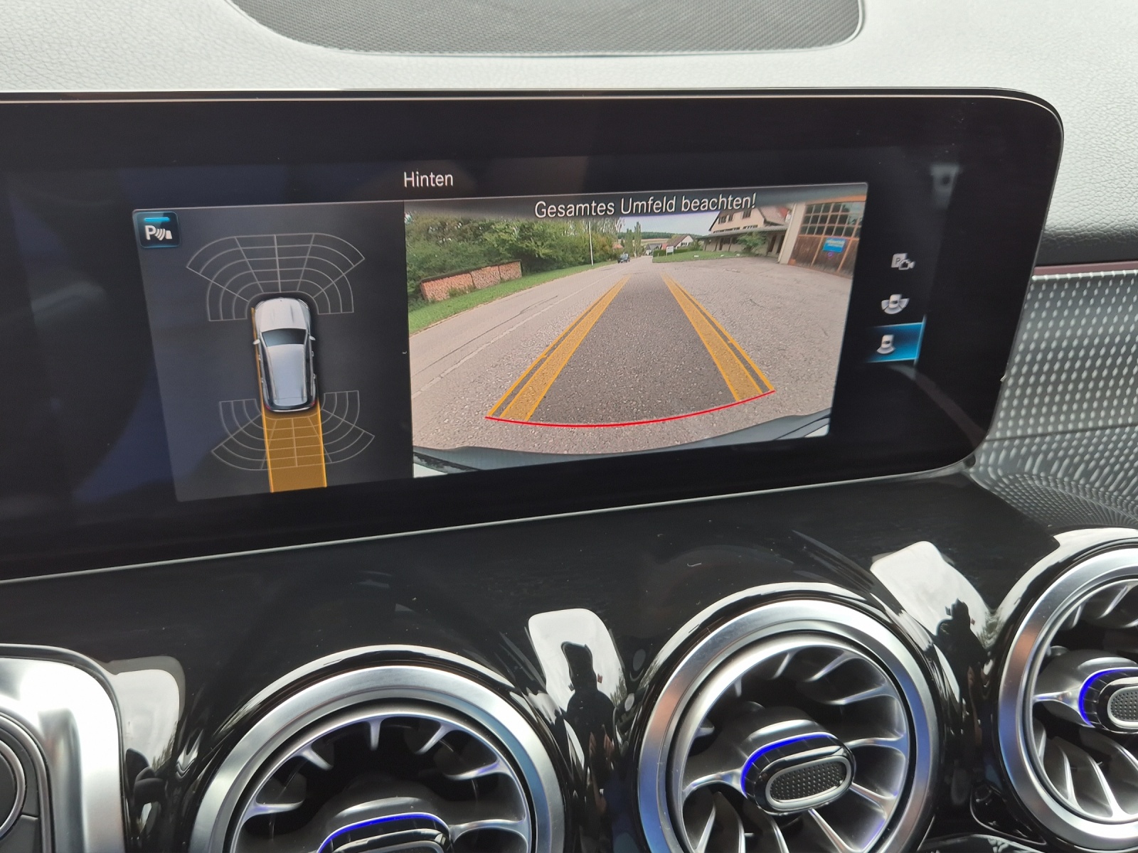 MERCEDES-BENZ EQB 300 4Matic*SOH 99%*-image-13