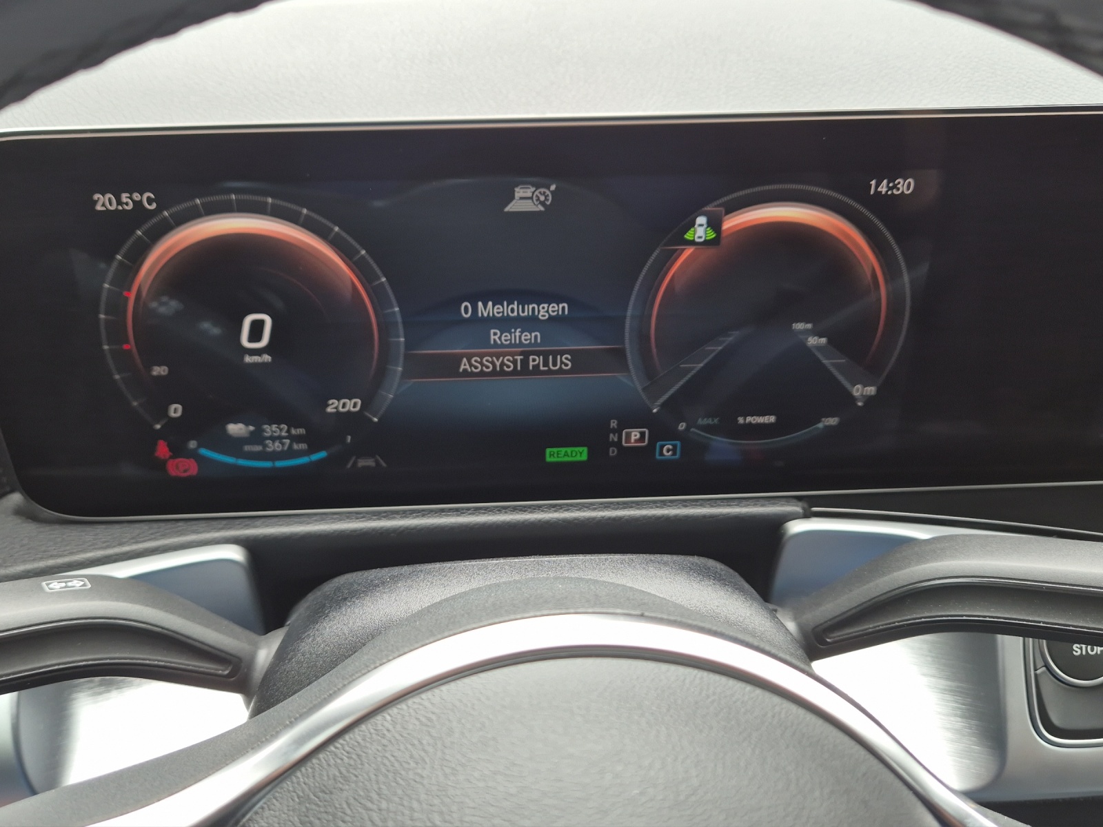 MERCEDES-BENZ EQB 300 4Matic*SOH 99%*-image-11