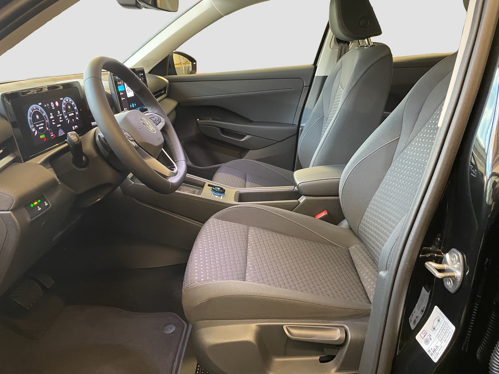 VW T-Roc 1.5 eTSI mHEV Trend DSG-image-8