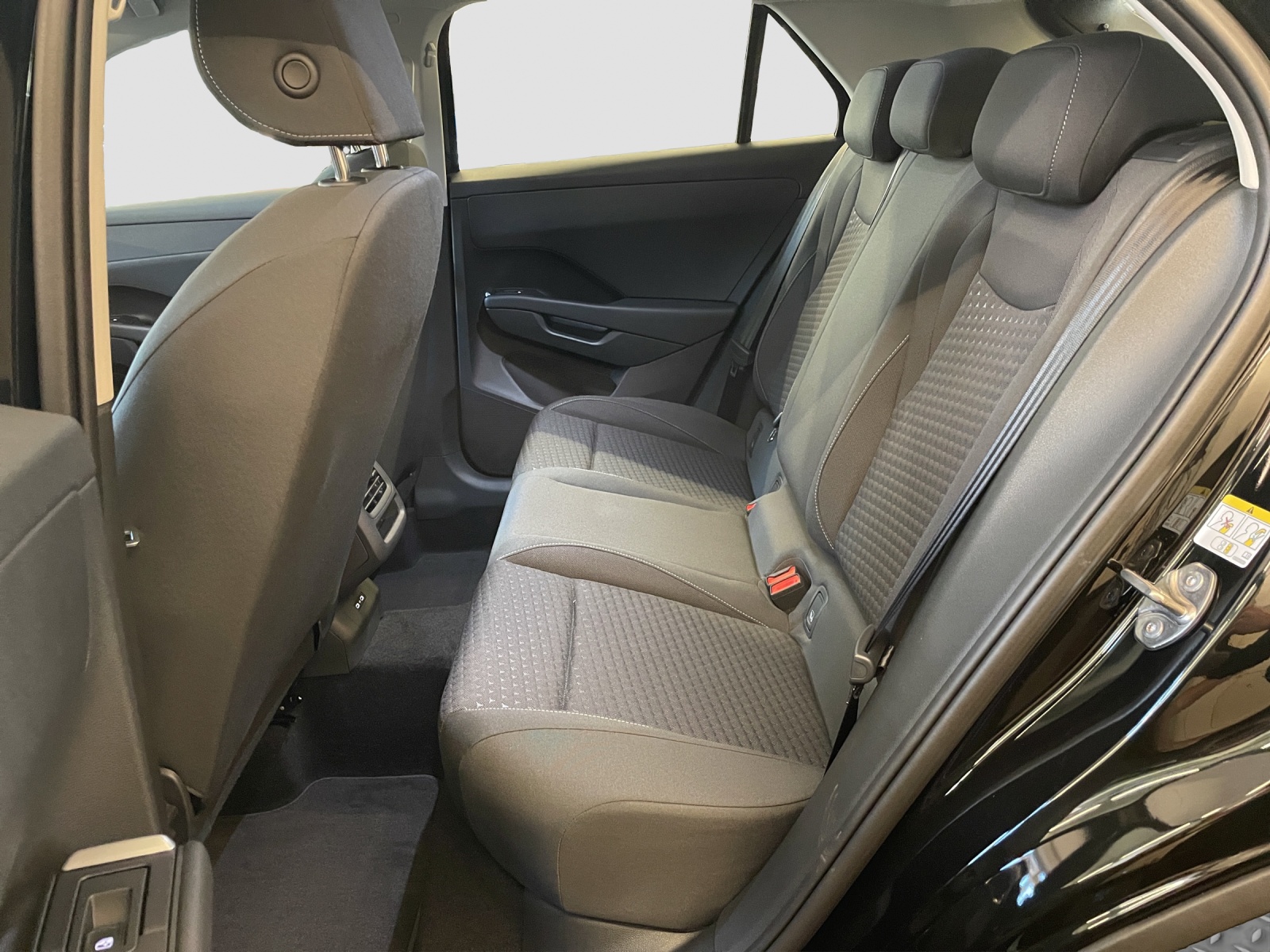 VW T-Roc 1.5 eTSI mHEV Trend DSG-image-12
