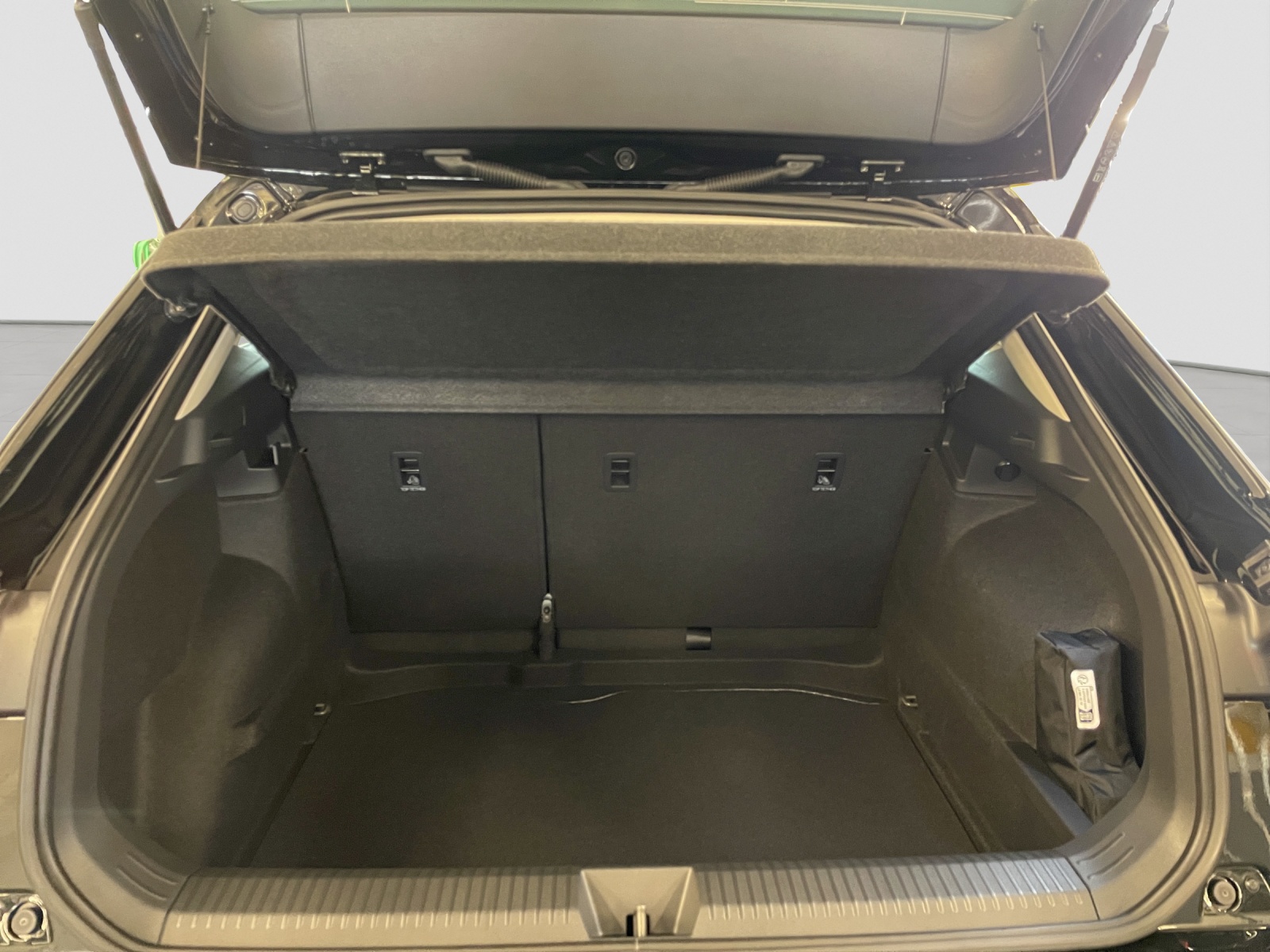 VW T-Roc 1.5 eTSI mHEV Trend DSG-image-14