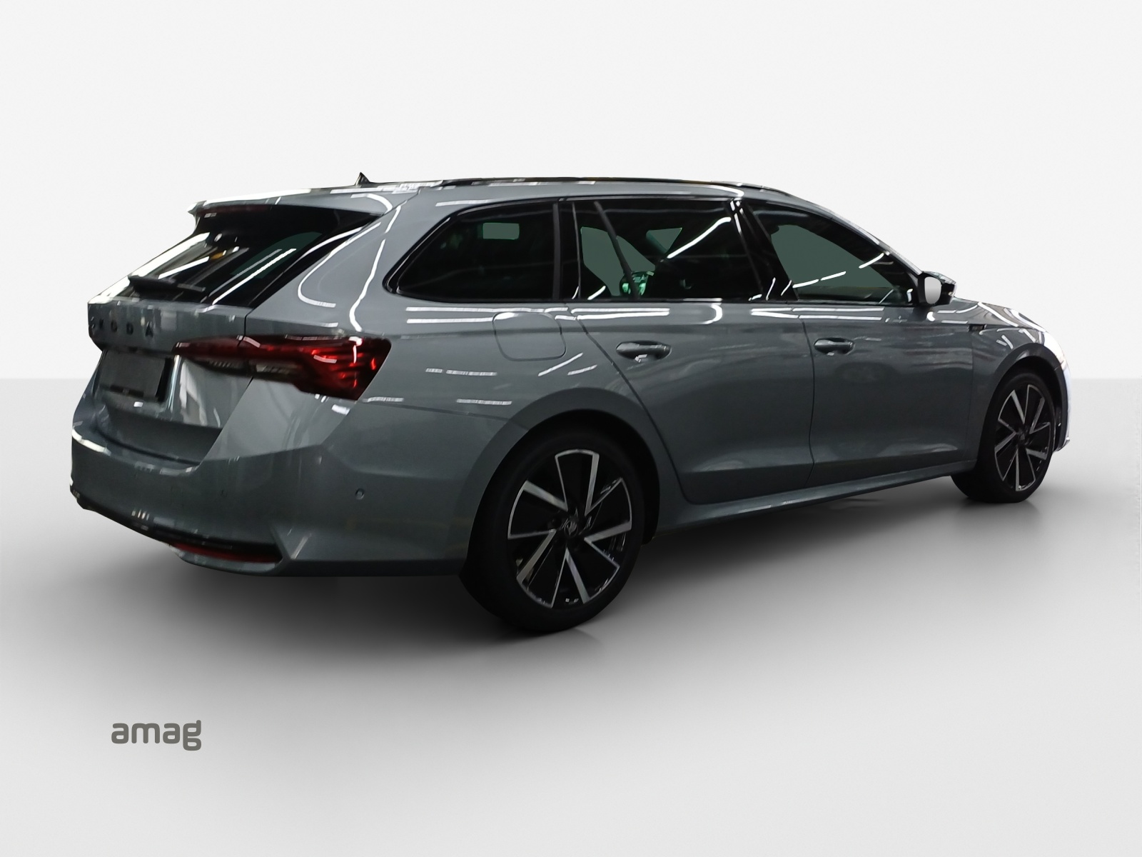 SKODA Octavia Combi 1.5 TSI mHEV DSG Sport Line-image-4
