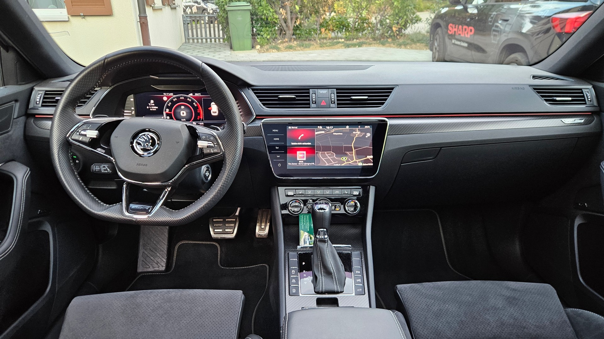SKODA 2.0 TSI 280 SportLine 4x4 DSG-image-2