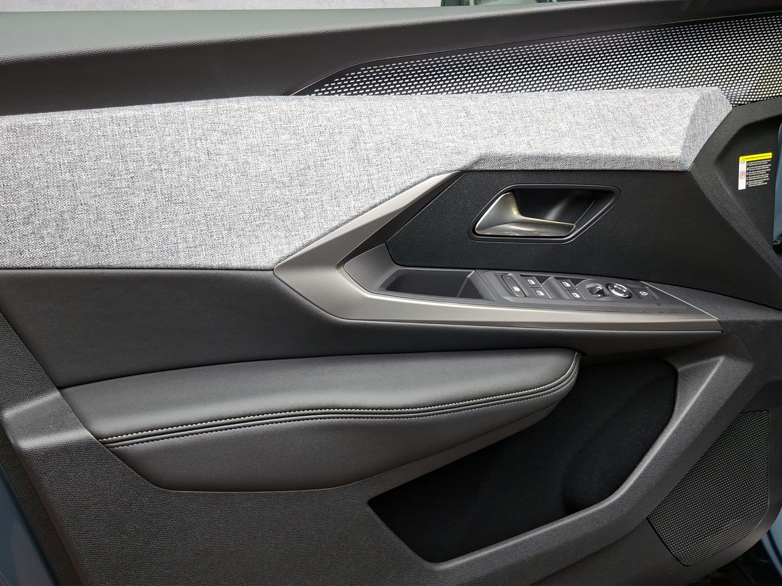 PEUGEOT 3008 1.6 PHEV 225 GT Exclusive-image-10