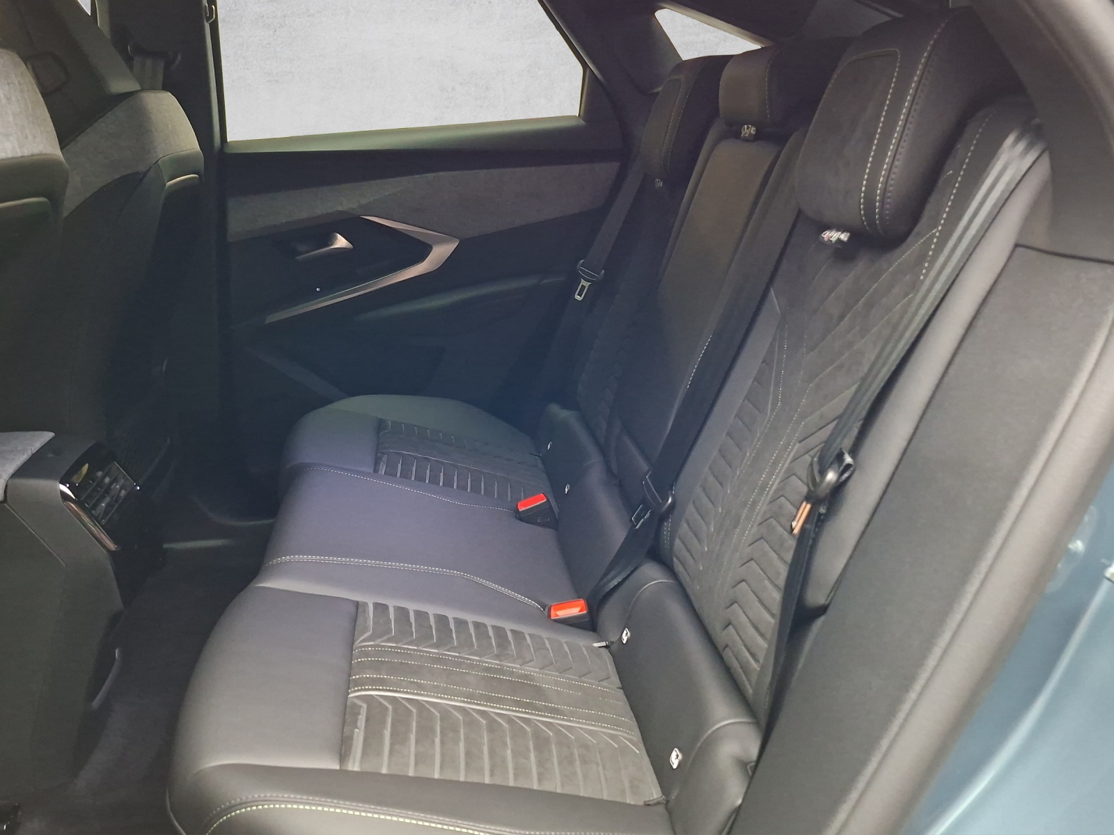 PEUGEOT 3008 1.6 PHEV 225 GT Exclusive-image-13