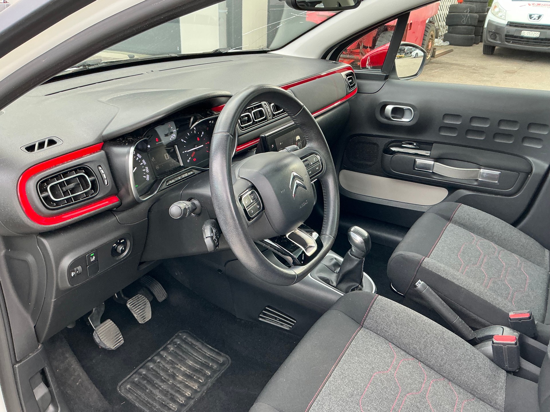 CITROEN C3 1.2i PureTech Shine-image-7