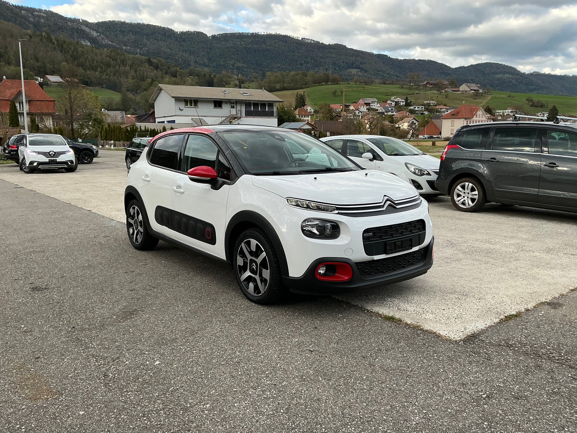 CITROEN C3 1.2i PureTech Shine-image-2