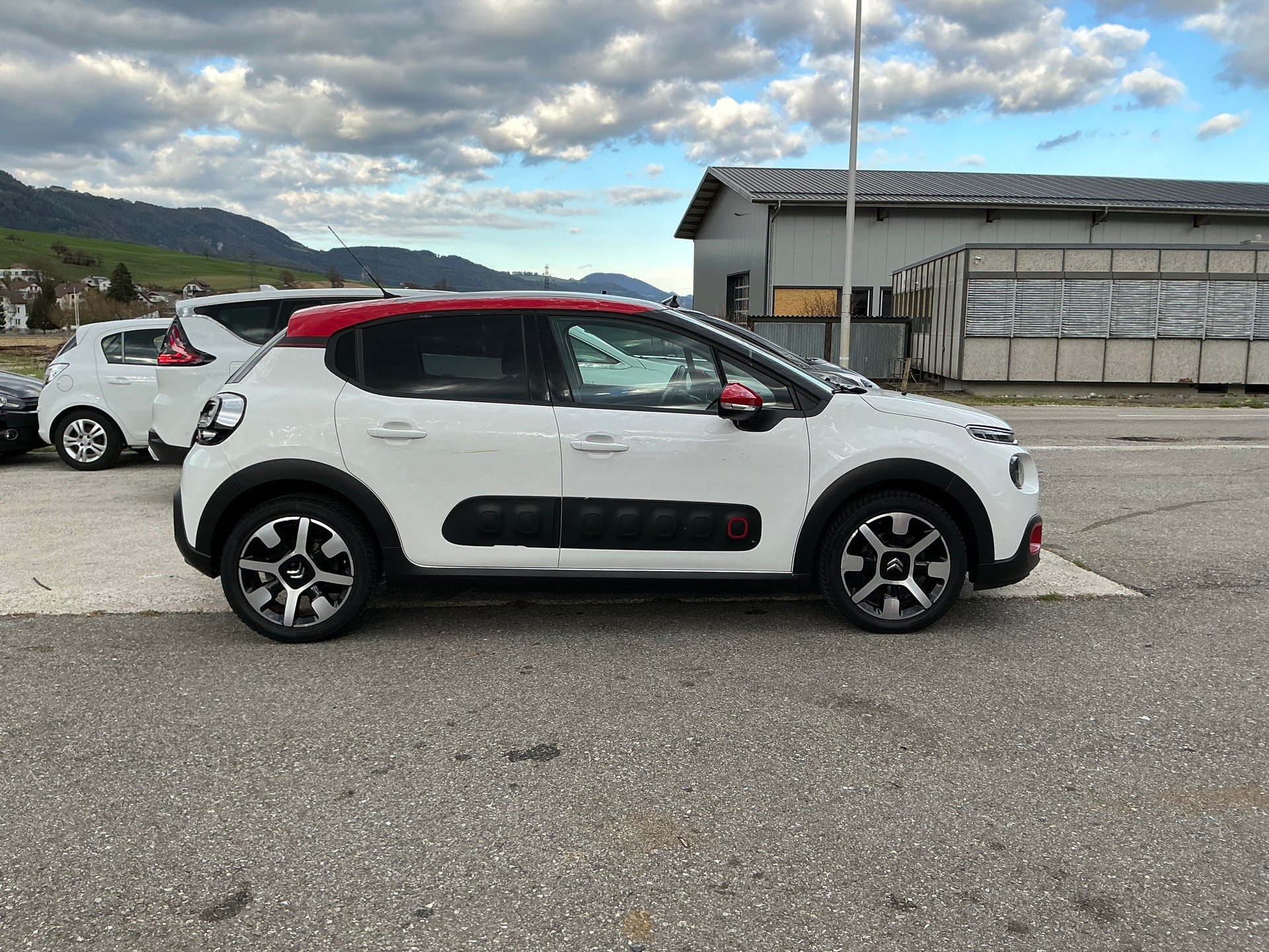 CITROEN C3 1.2i PureTech Shine-image-3