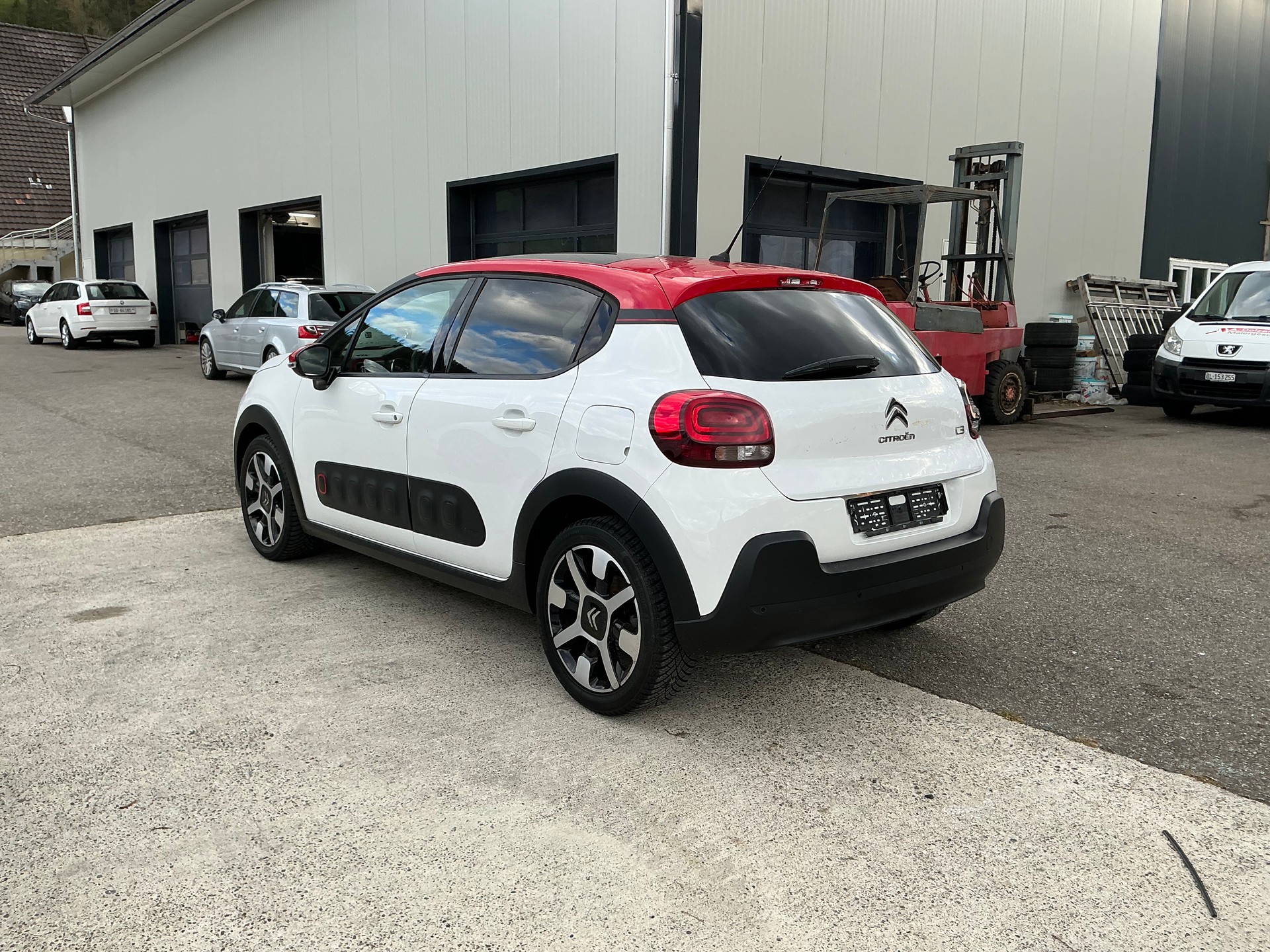 CITROEN C3 1.2i PureTech Shine-image-6