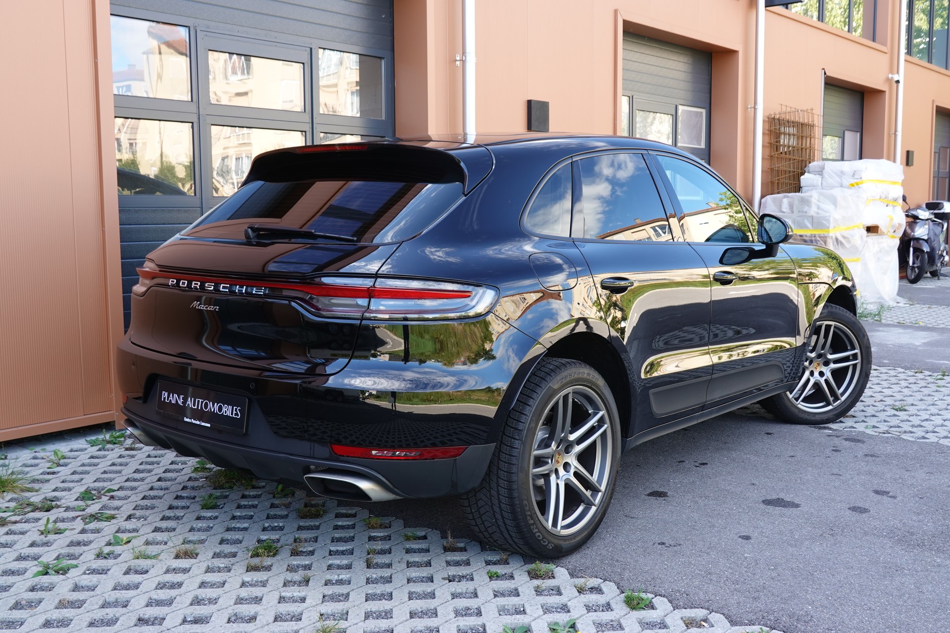 PORSCHE Macan PDK "* CH Auto * Sièges Chauffants * Tempomat Adaptatif * Caméra + Capteurs * Phares LED *"-image-6