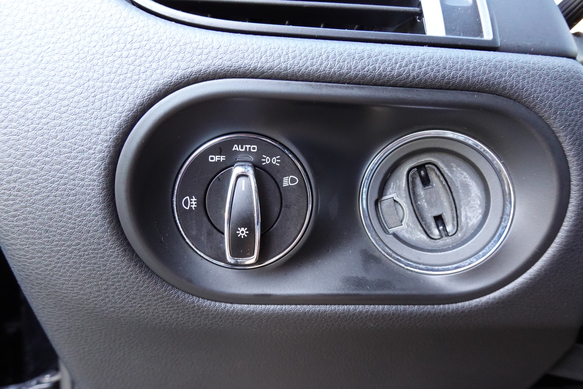 PORSCHE Macan PDK "* CH Auto * Sièges Chauffants * Tempomat Adaptatif * Caméra + Capteurs * Phares LED *"-image-14
