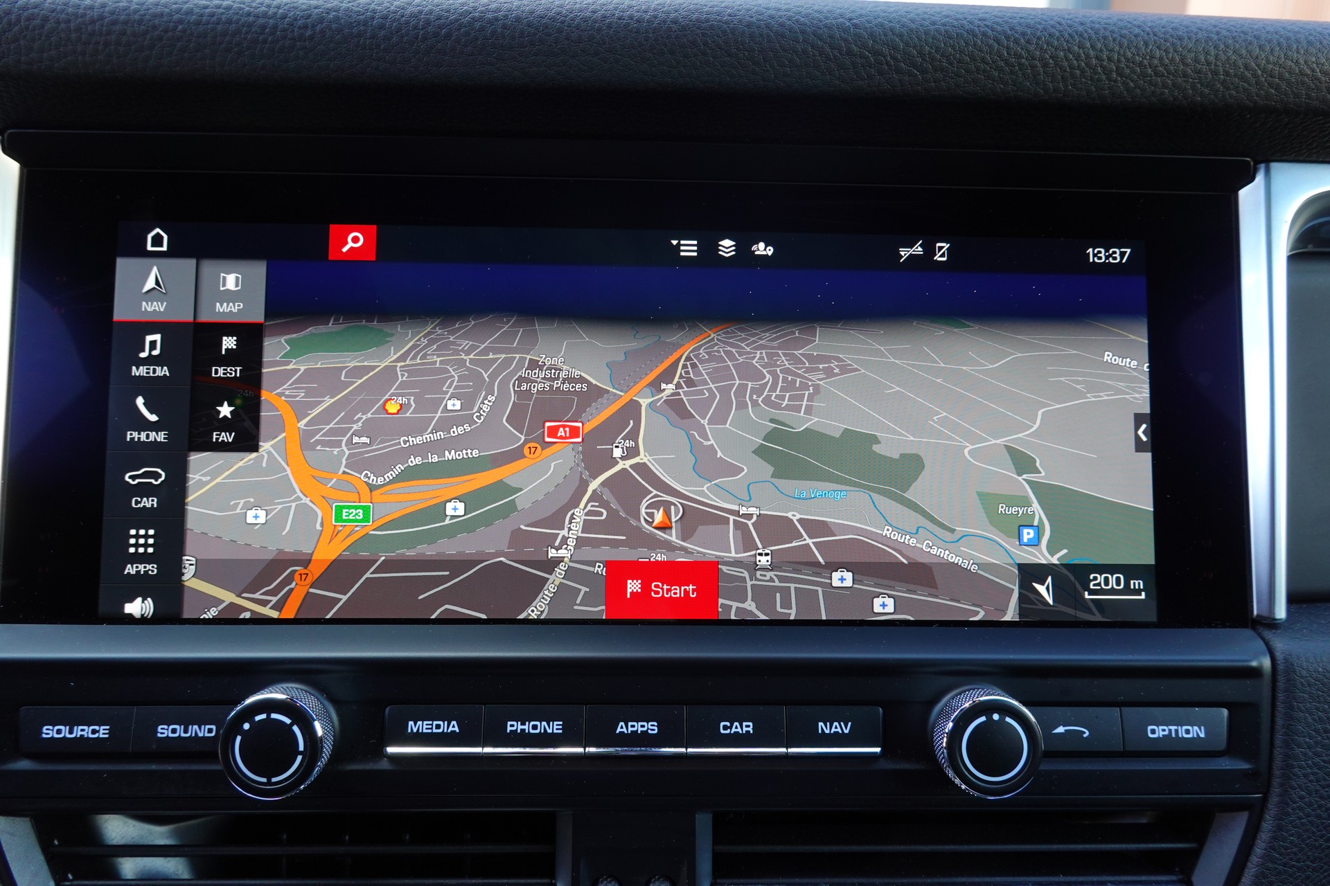 PORSCHE Macan PDK "* CH Auto * Sièges Chauffants * Tempomat Adaptatif * Caméra + Capteurs * Phares LED *"-image-17