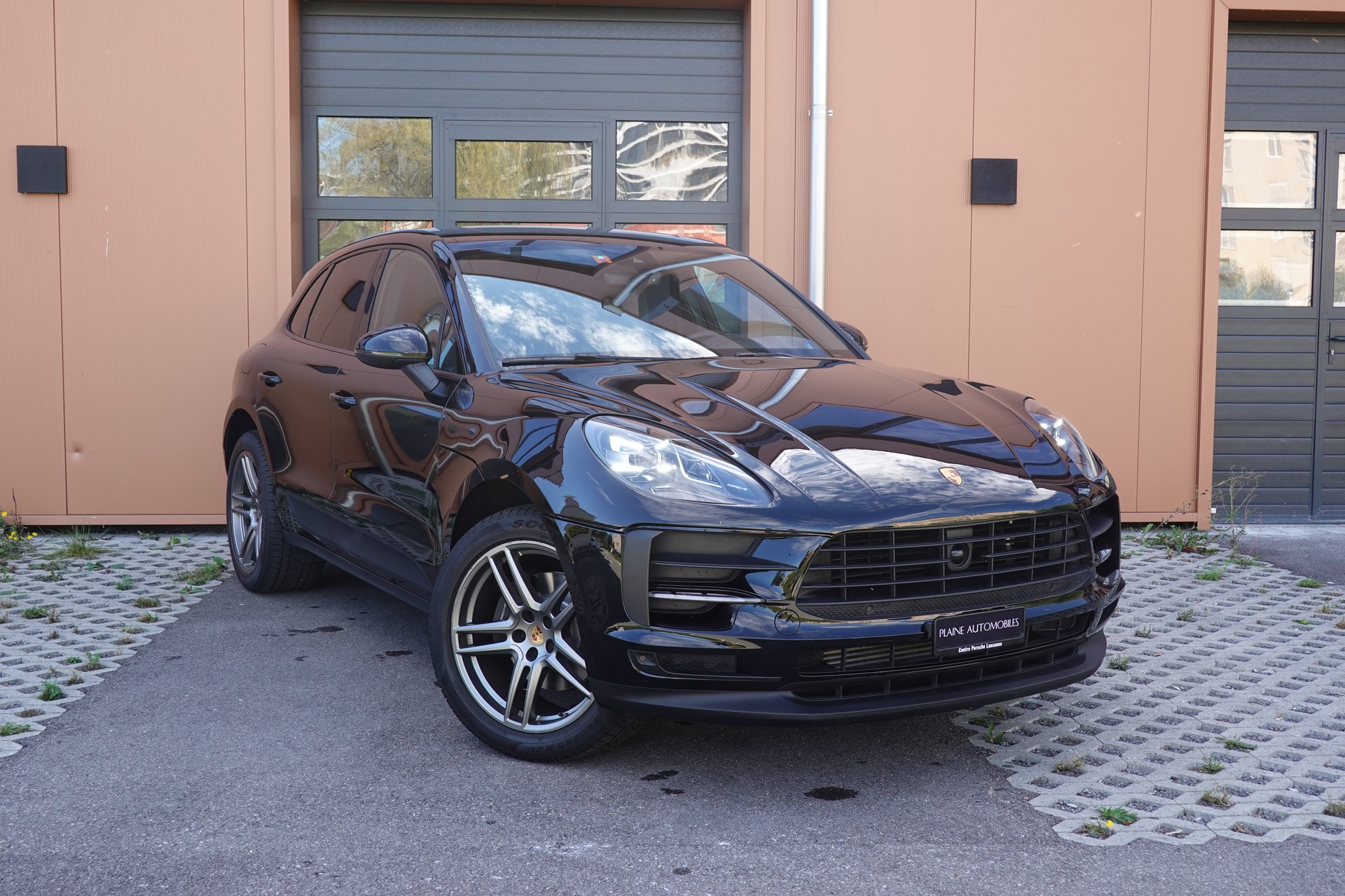PORSCHE Macan PDK "* CH Auto * Sièges Chauffants * Tempomat Adaptatif * Caméra + Capteurs * Phares LED *"-image-0