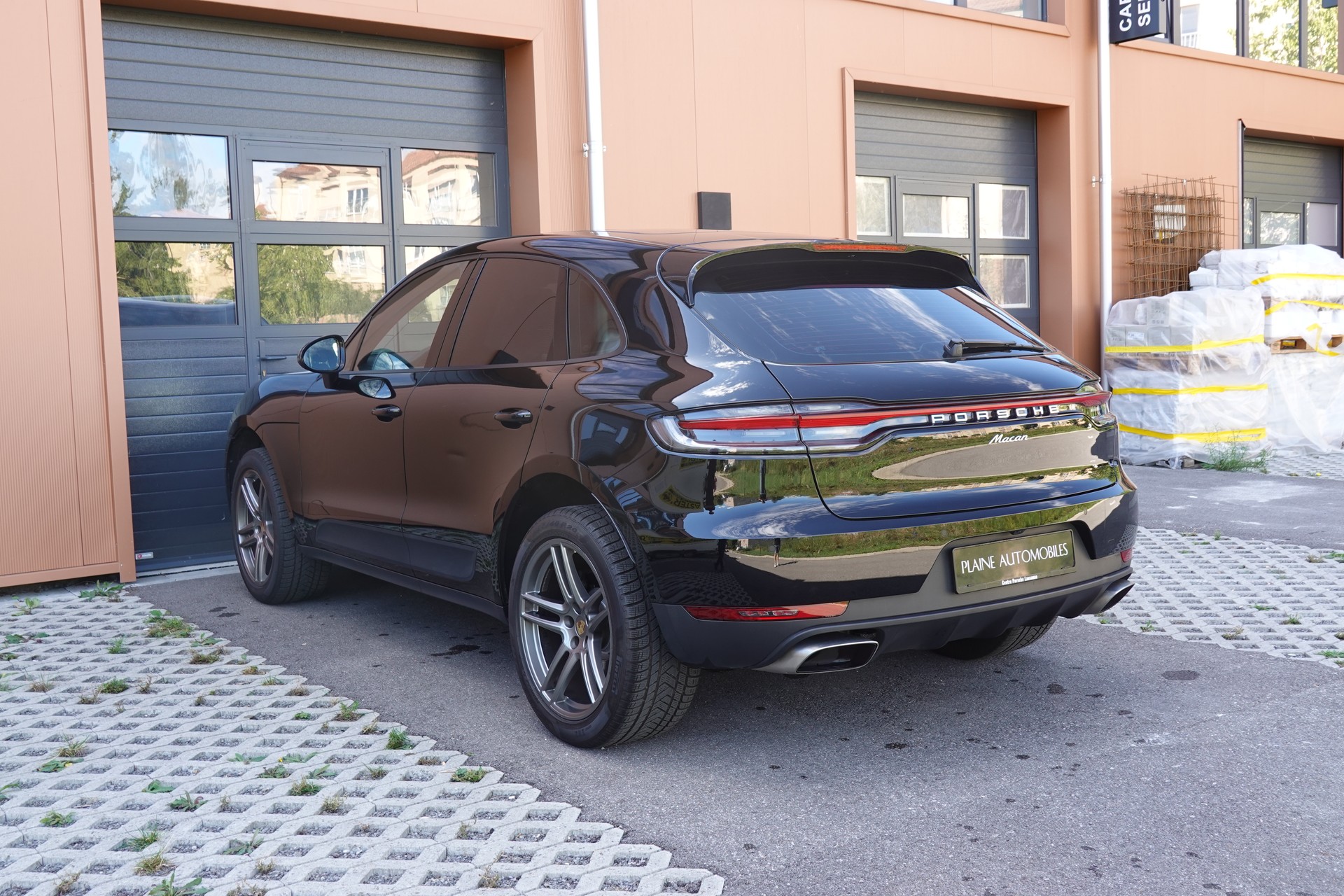 PORSCHE Macan PDK "* CH Auto * Sièges Chauffants * Tempomat Adaptatif * Caméra + Capteurs * Phares LED *"-image-9
